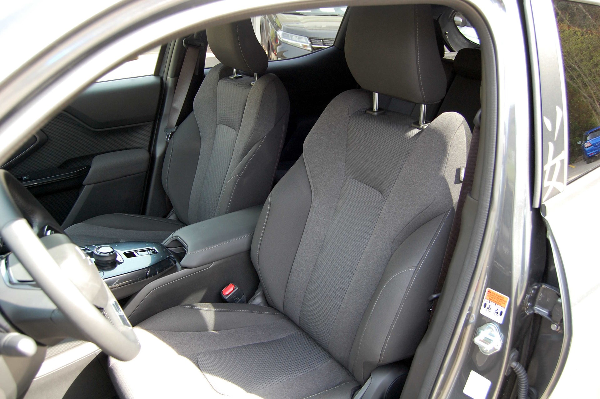 SUZUKI e-Vitara 61kWh Sakura 4x4-image-13
