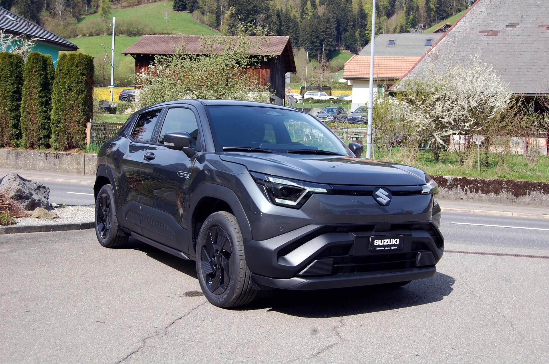 SUZUKI e-Vitara 61kWh Sakura 4x4-showroom-element-2