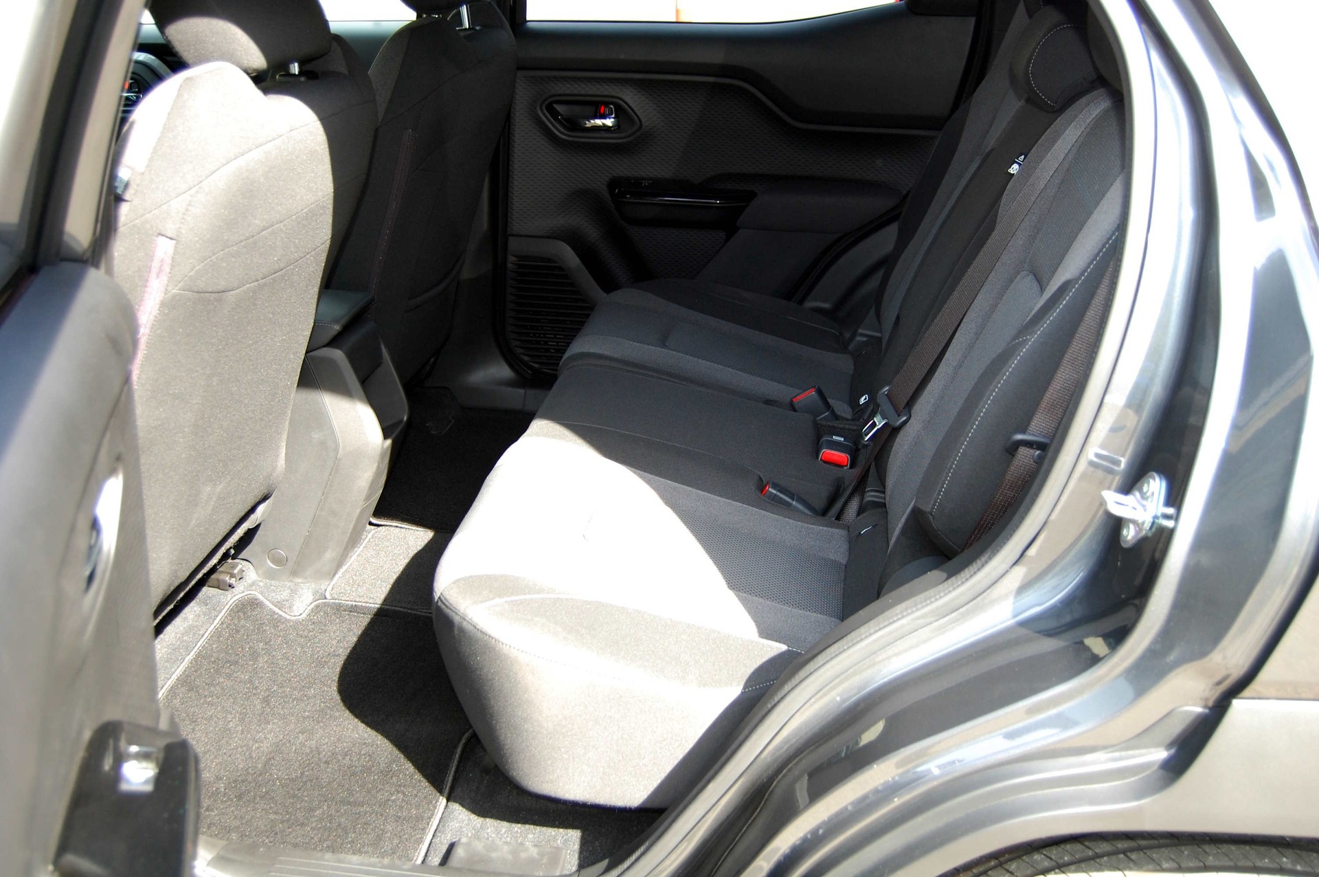 SUZUKI e-Vitara 61kWh Sakura 4x4-image-14