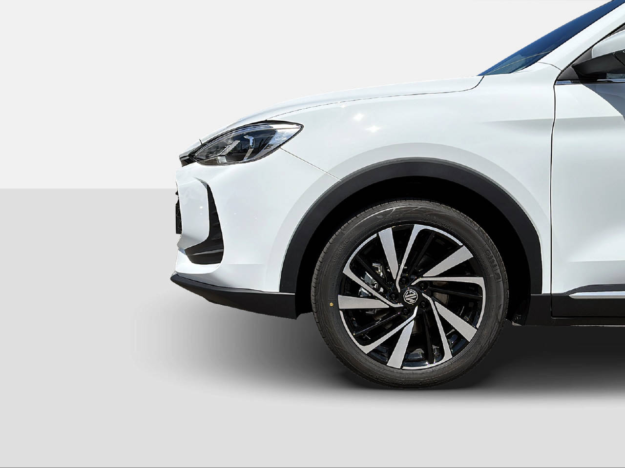 MG ZS 1.5 Hybrid+ Luxury-image-8