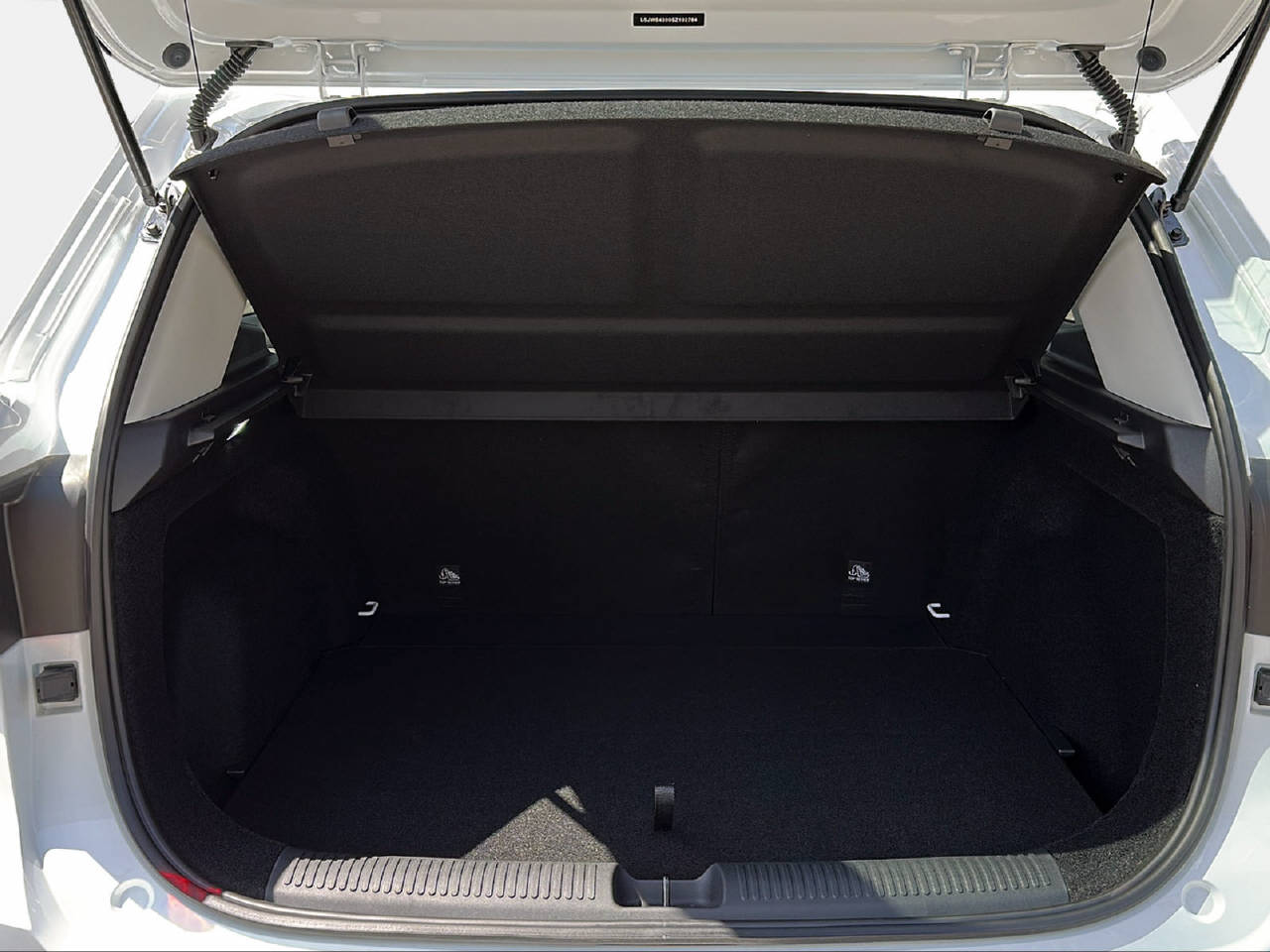 MG ZS 1.5 Hybrid+ Luxury-image-10
