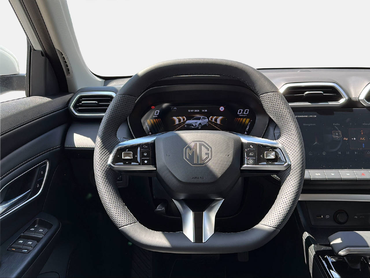 MG ZS 1.5 Hybrid+ Luxury-image-13