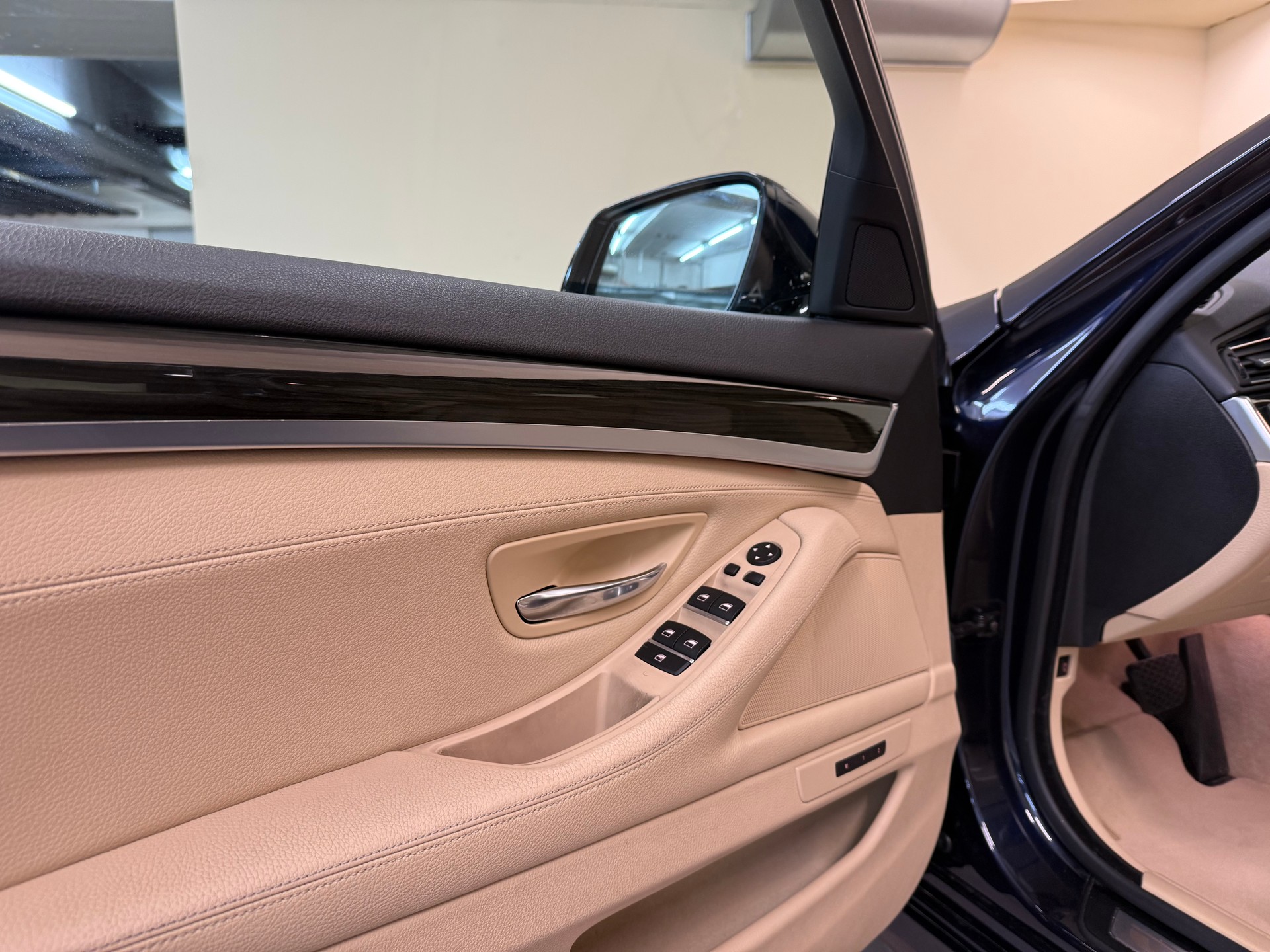 BMW 535i xDrive Luxury Line Steptronic-image-11