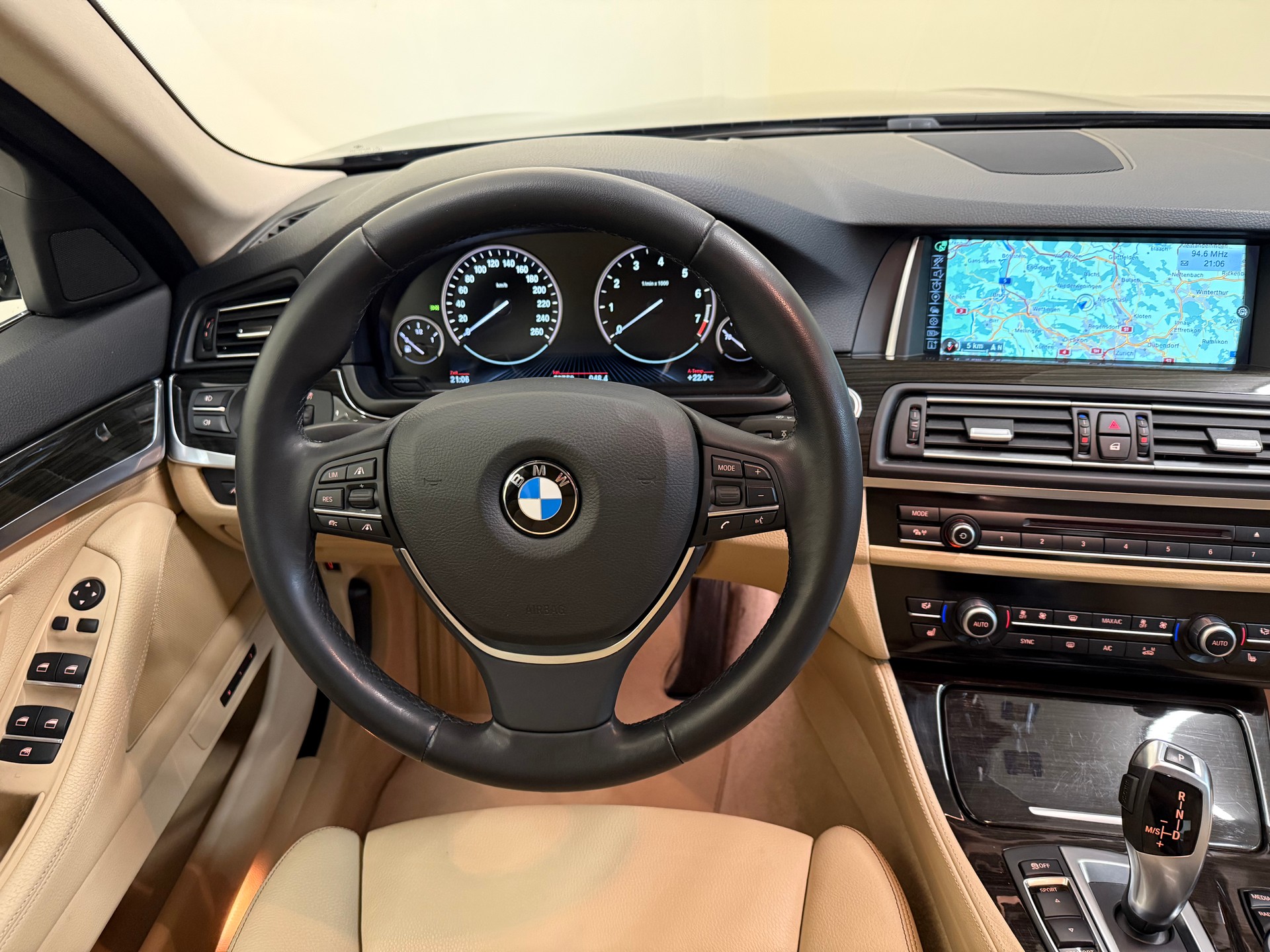 BMW 535i xDrive Luxury Line Steptronic-image-16
