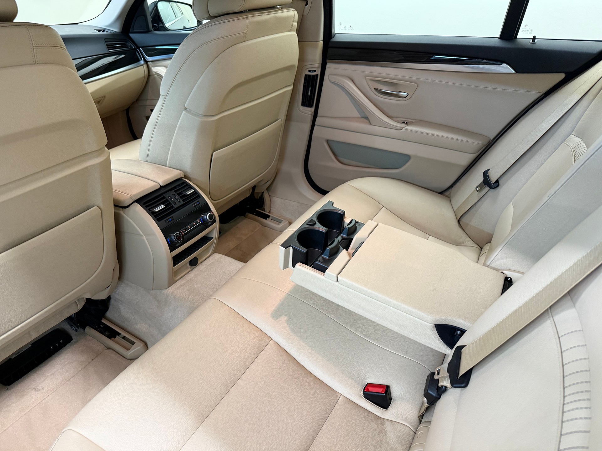 BMW 535i xDrive Luxury Line Steptronic-image-24