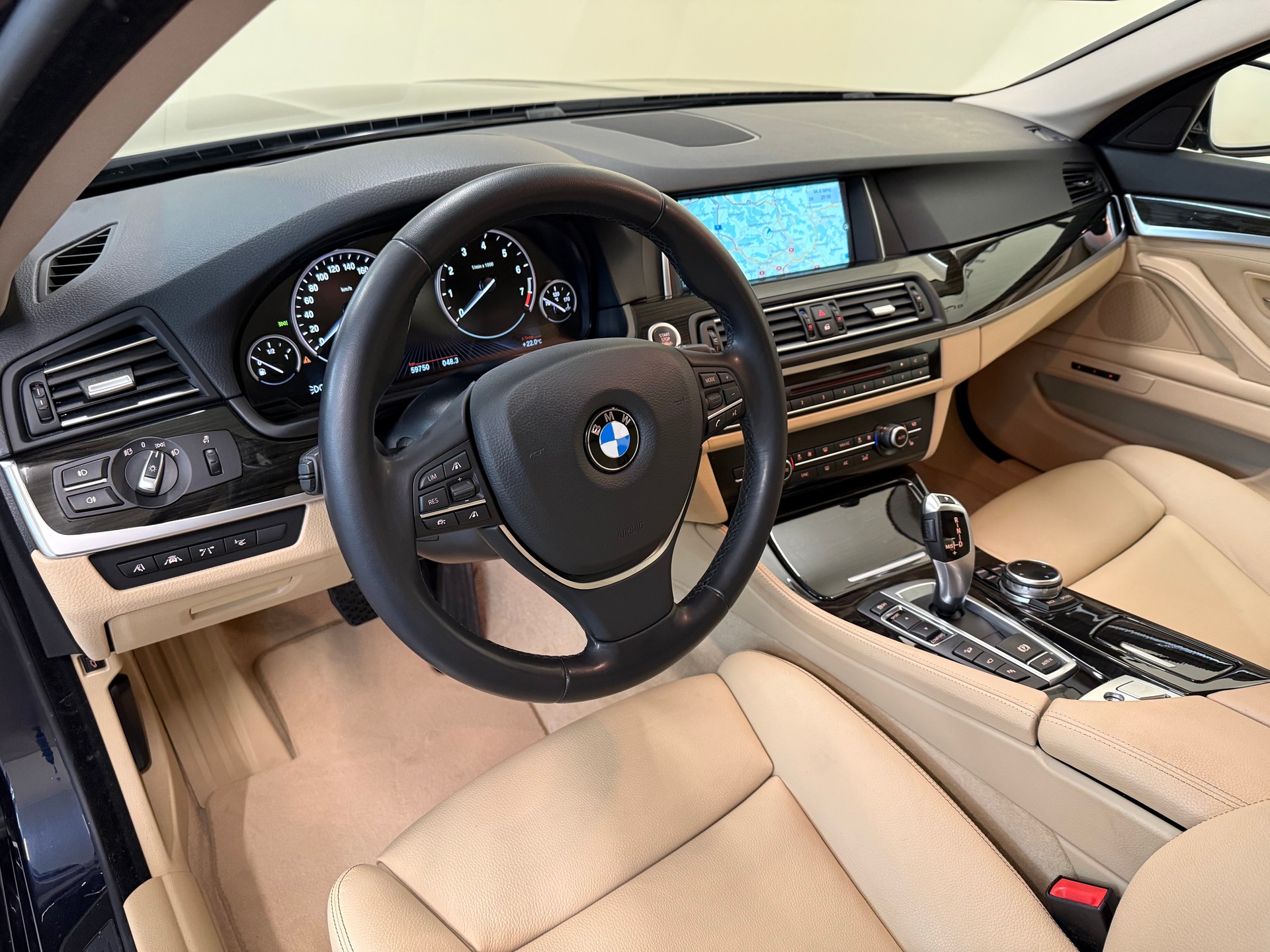 BMW 535i xDrive Luxury Line Steptronic-image-13