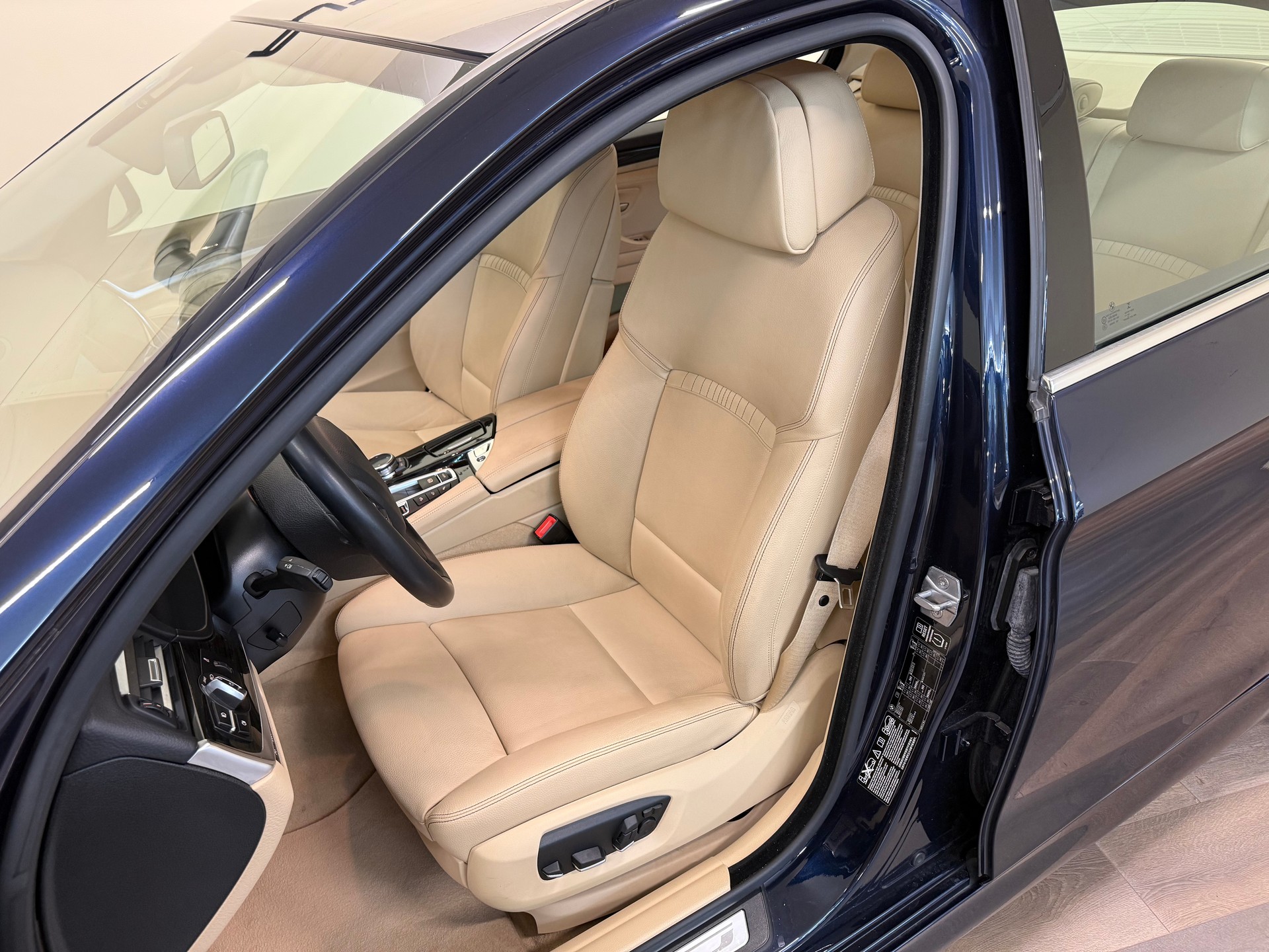 BMW 535i xDrive Luxury Line Steptronic-image-12