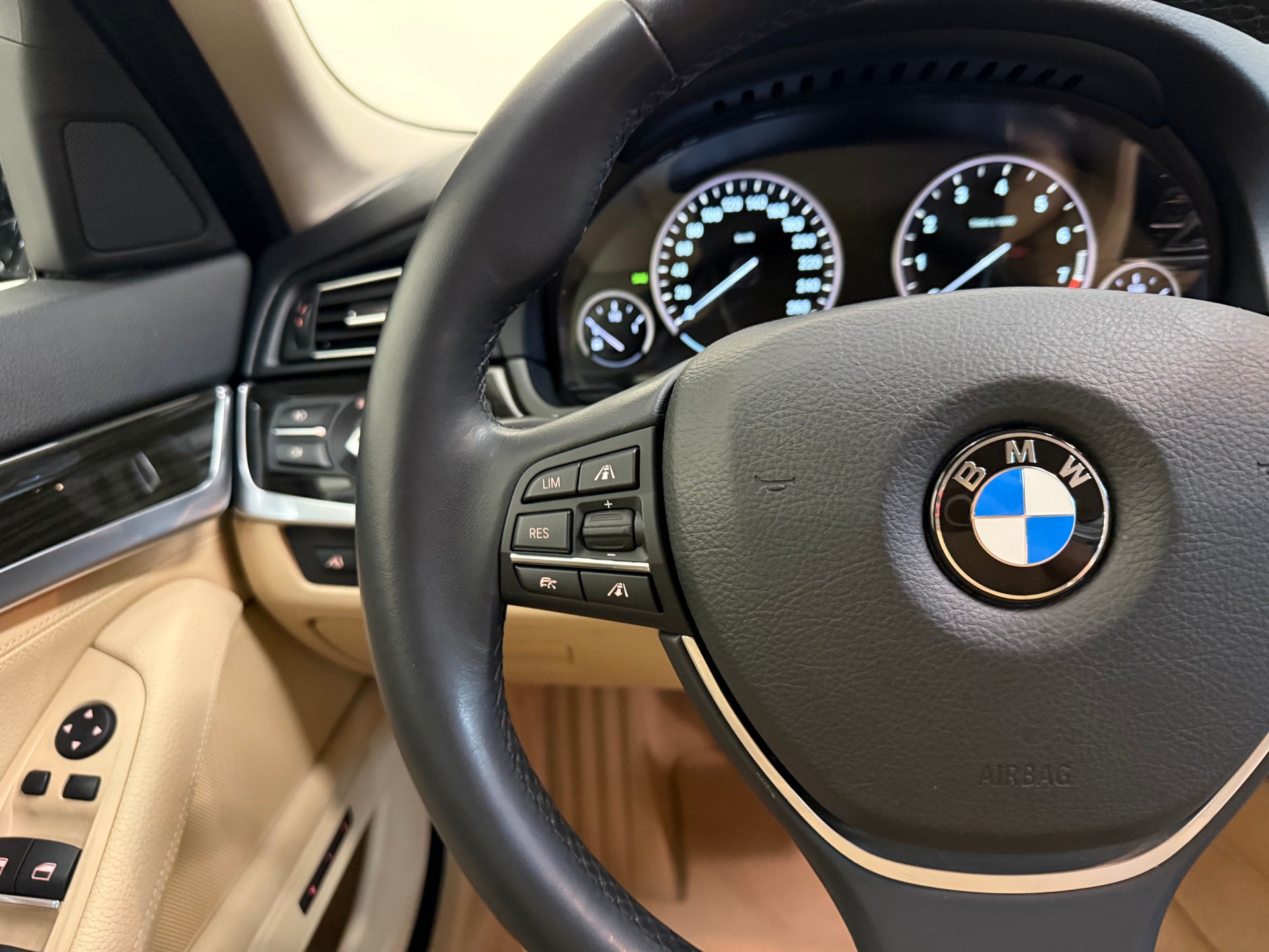 BMW 535i xDrive Luxury Line Steptronic-image-17