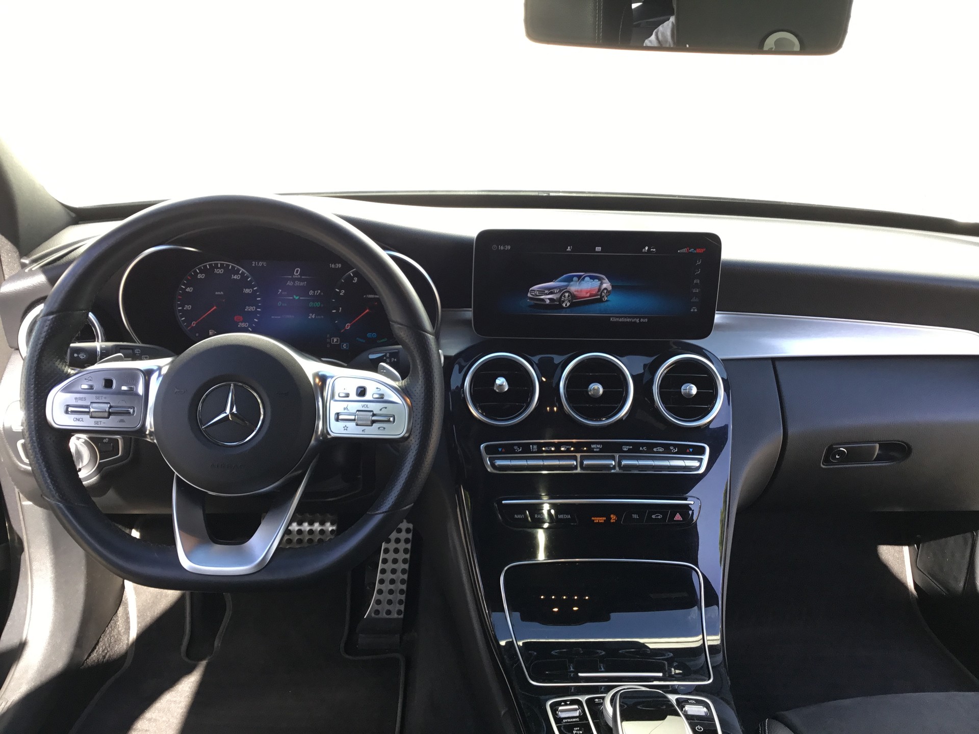 MERCEDES-BENZ C 200 Swiss Star AMG Line 4M 9G-Tronic-image-5