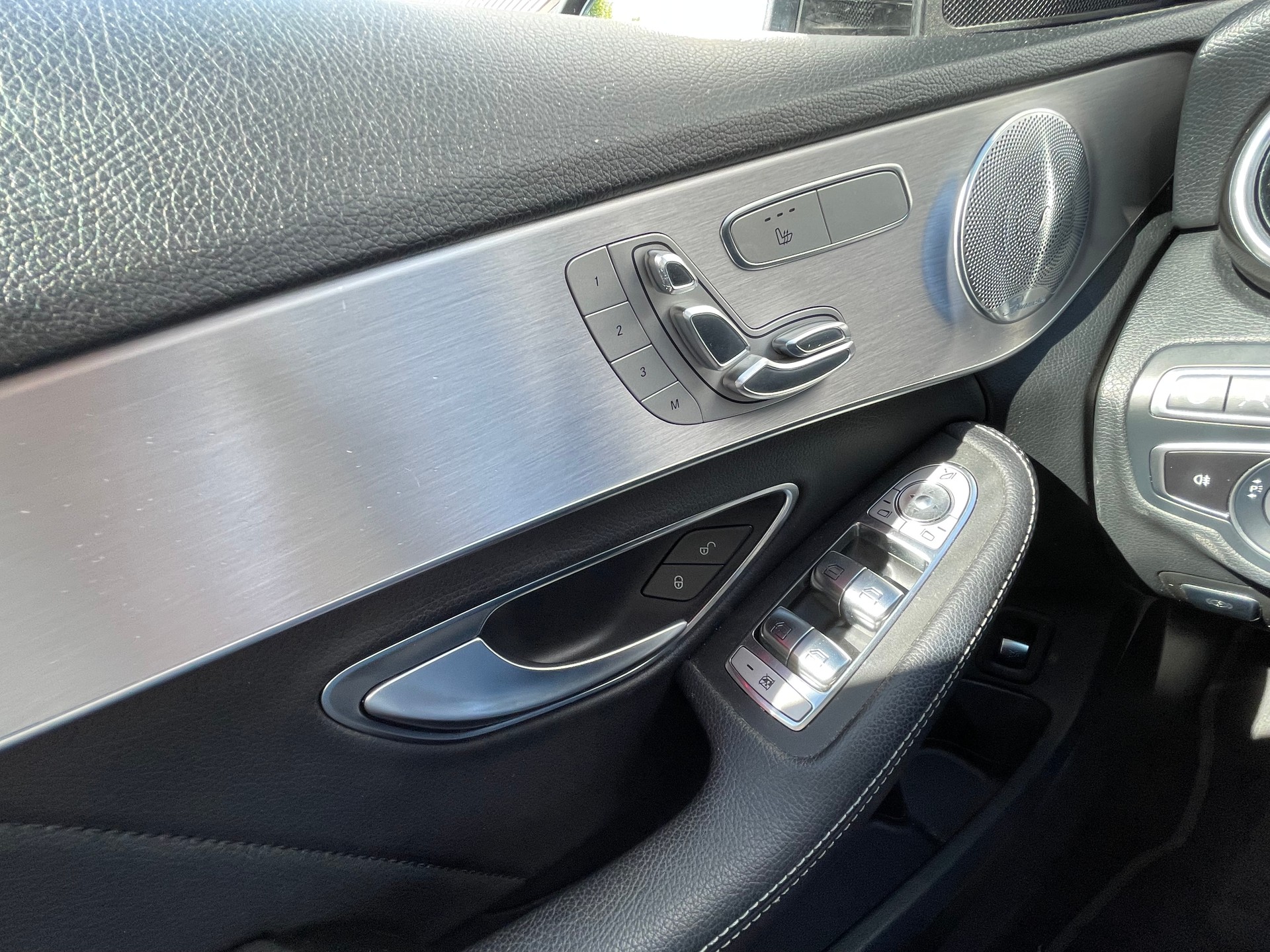 MERCEDES-BENZ C 200 Swiss Star AMG Line 4M 9G-Tronic-image-6