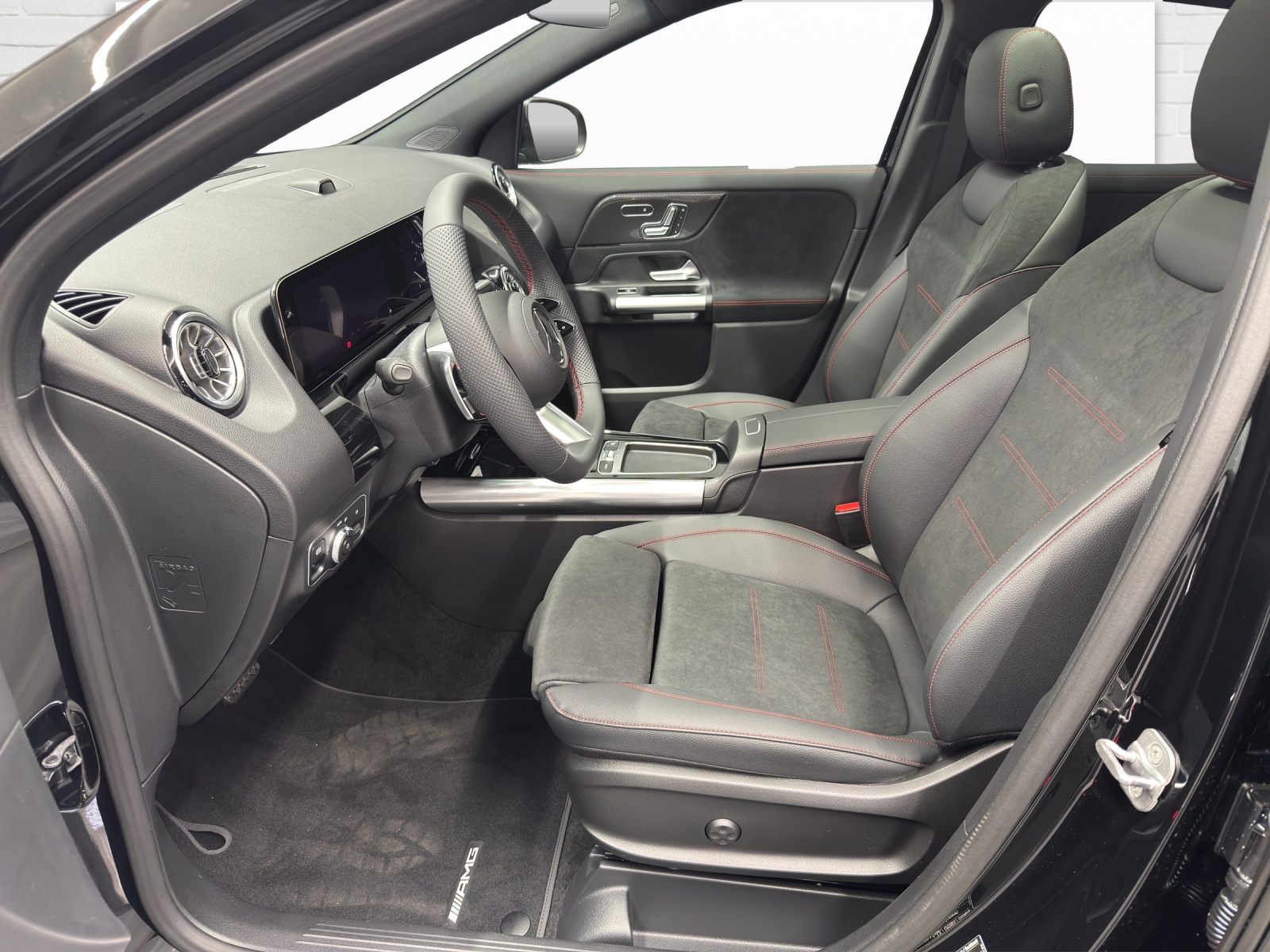 MERCEDES-BENZ GLA 200 AMG Line Night Star-image-6