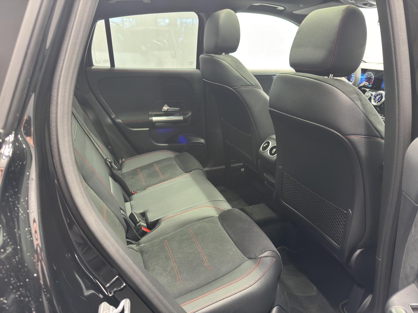 MERCEDES-BENZ GLA 200 AMG Line Night Star-image-9
