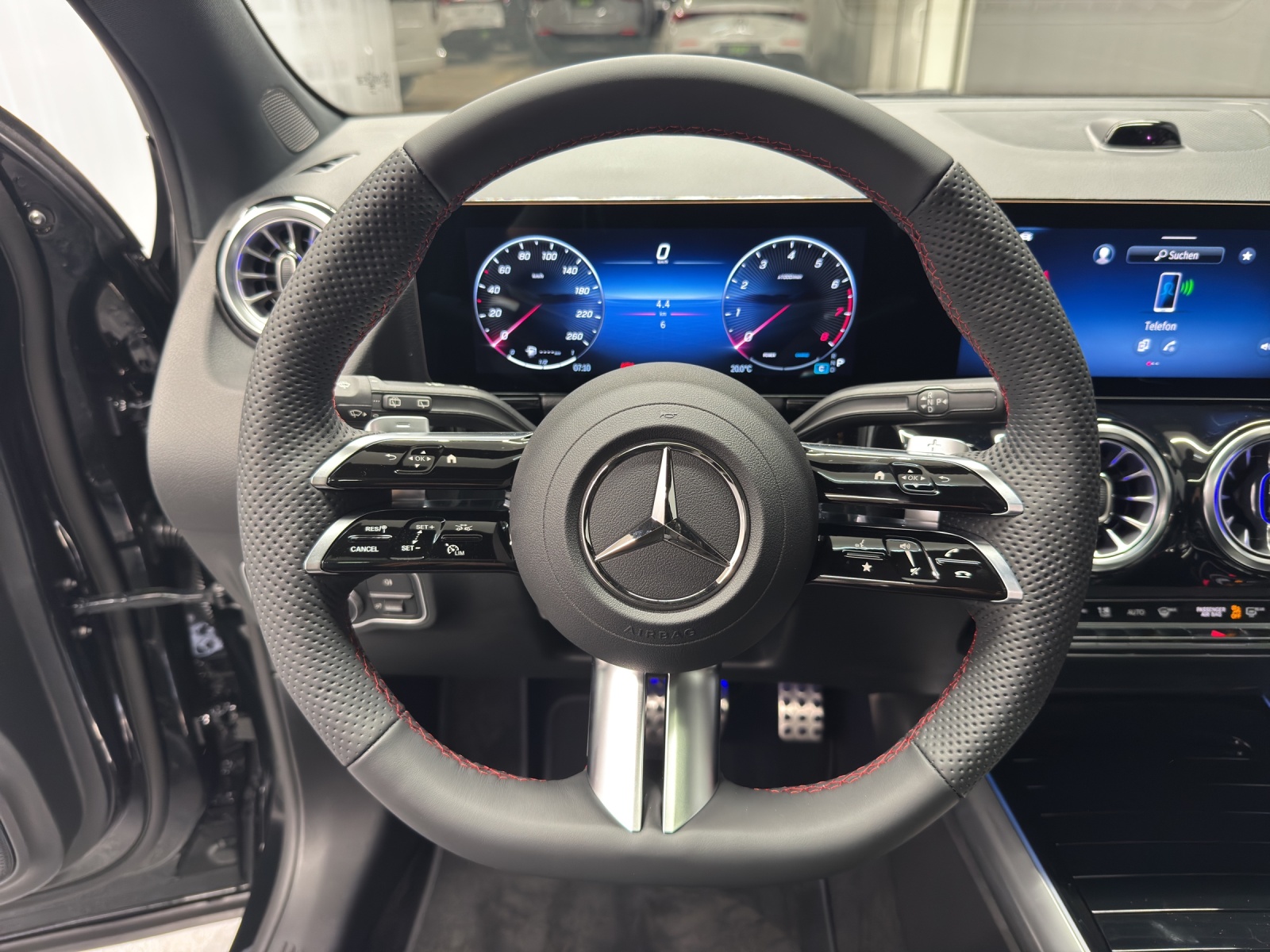 MERCEDES-BENZ GLA 200 AMG Line Night Star-image-15