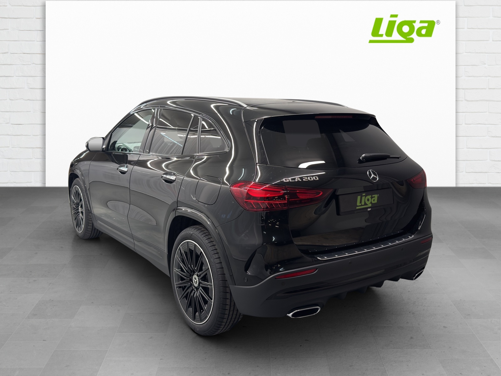 MERCEDES-BENZ GLA 200 AMG Line Night Star-showroom-element-3