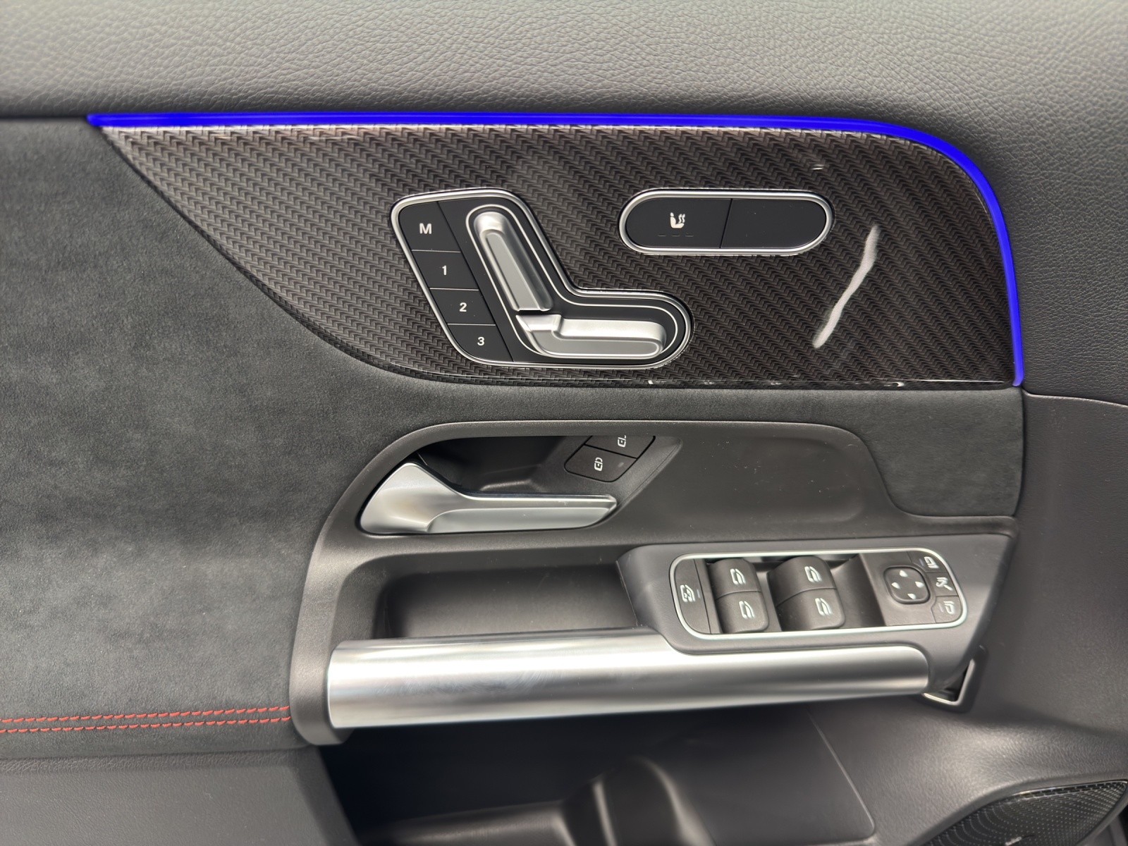 MERCEDES-BENZ GLA 200 AMG Line Night Star-image-12