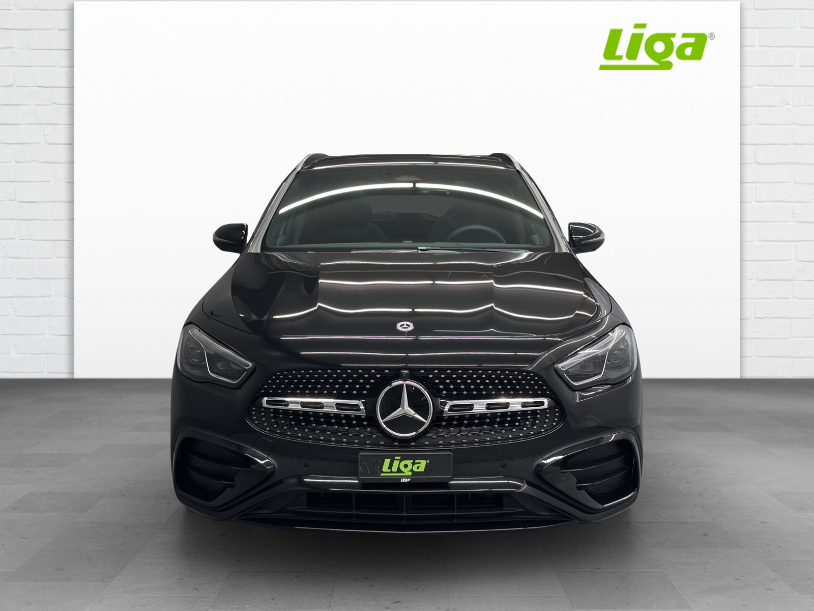 MERCEDES-BENZ GLA 200 AMG Line Night Star-showroom-element-2