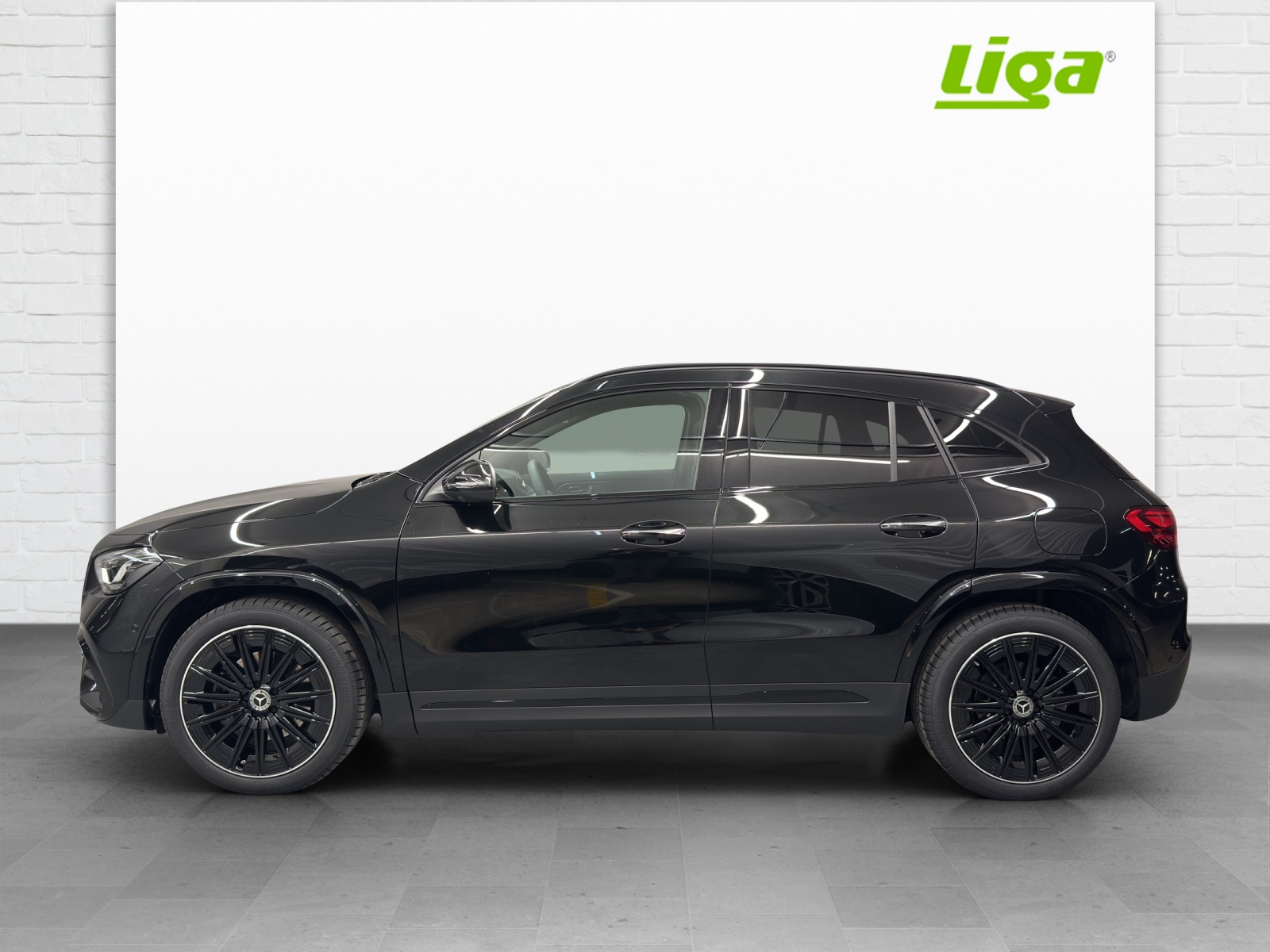 MERCEDES-BENZ GLA 200 AMG Line Night Star