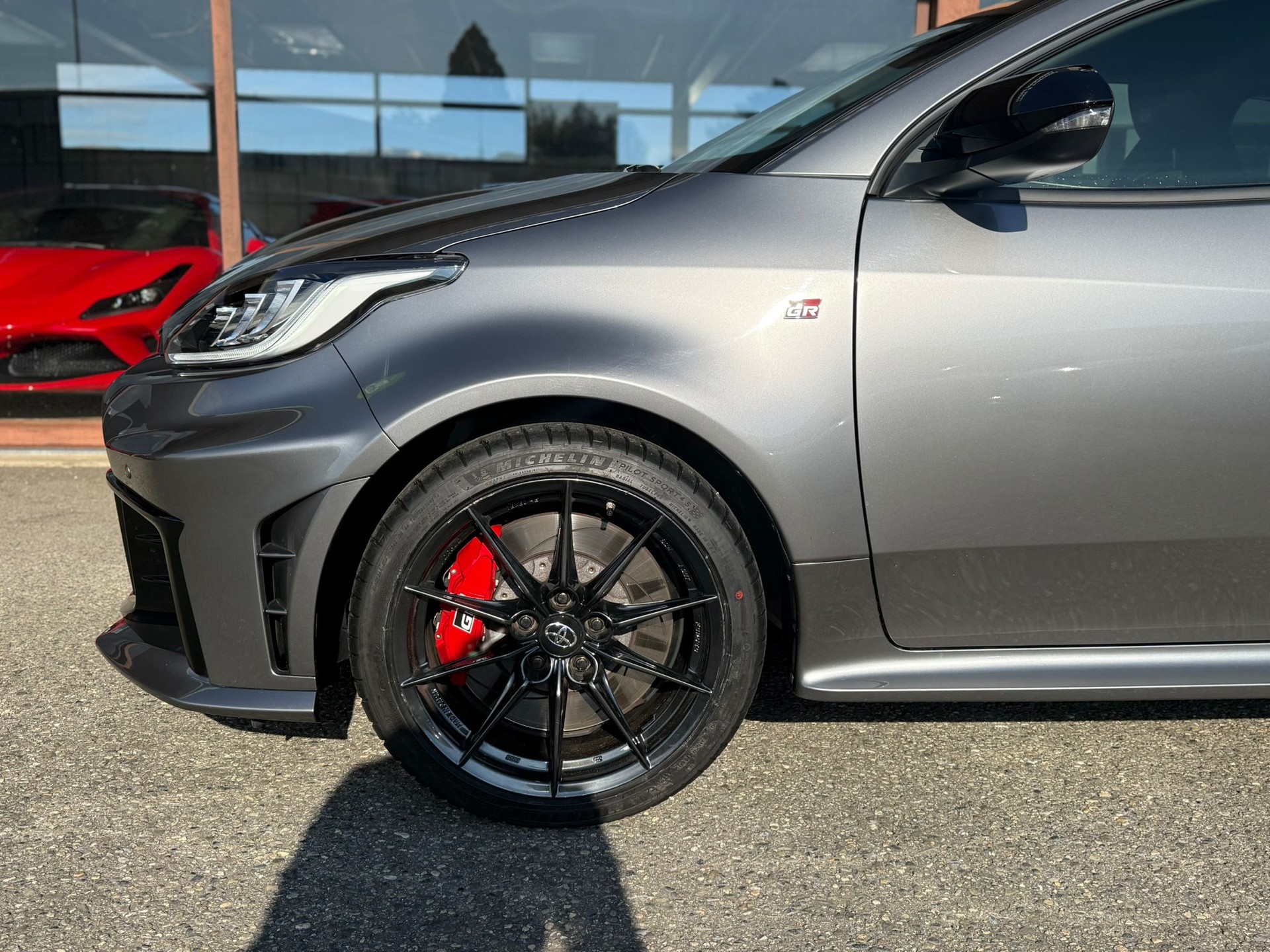 TOYOTA Yaris 1.6 GR Sport A-image-4