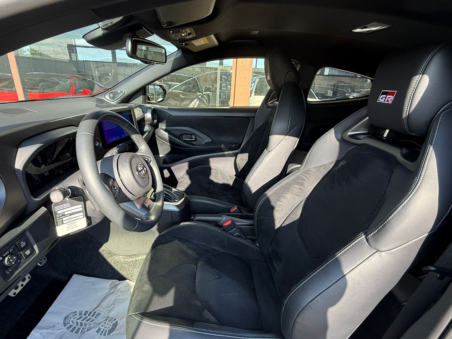 TOYOTA Yaris 1.6 GR Sport A-image-5