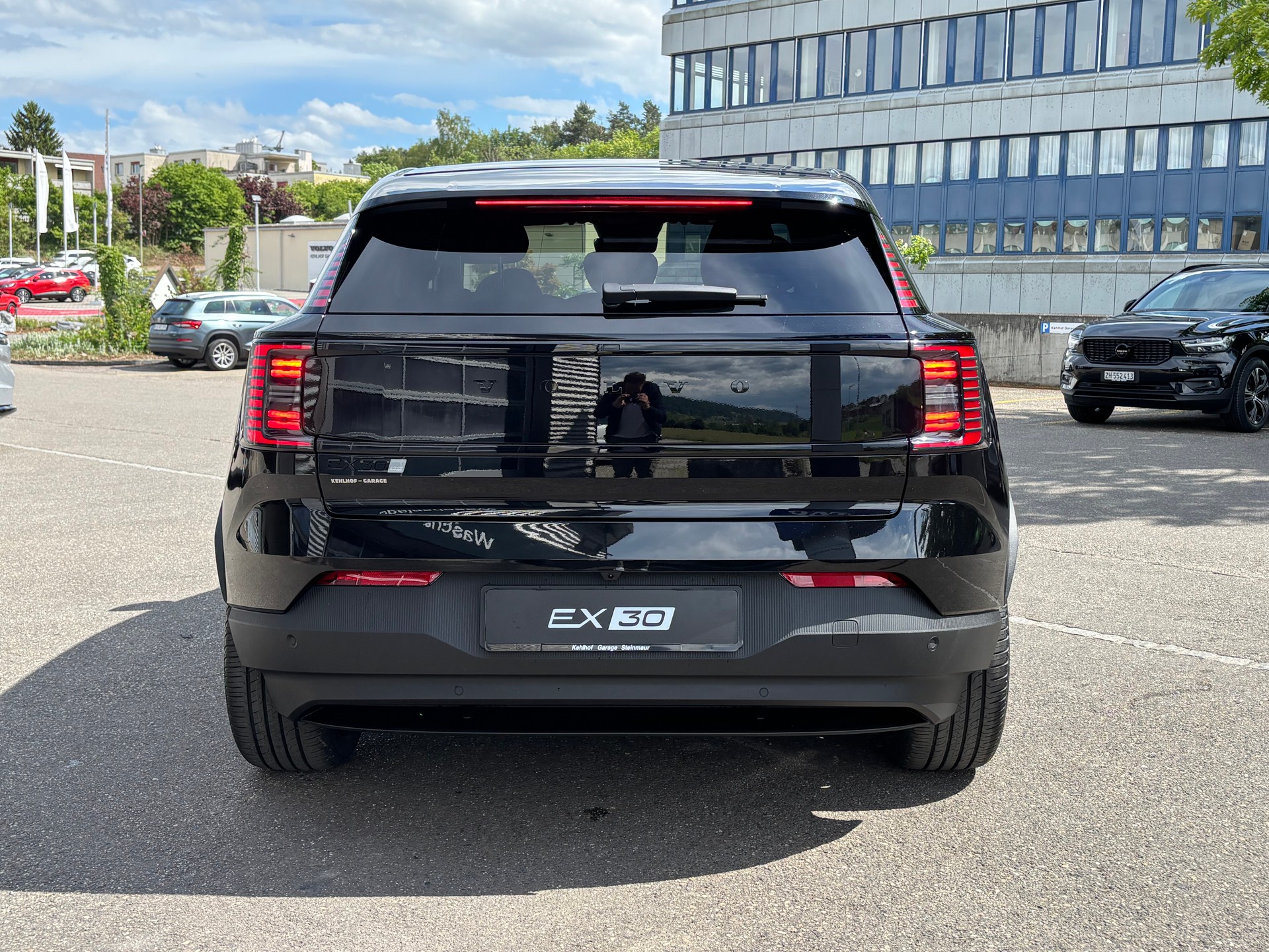 VOLVO EX30 E60 Plus Swiss Black Edition-image-8