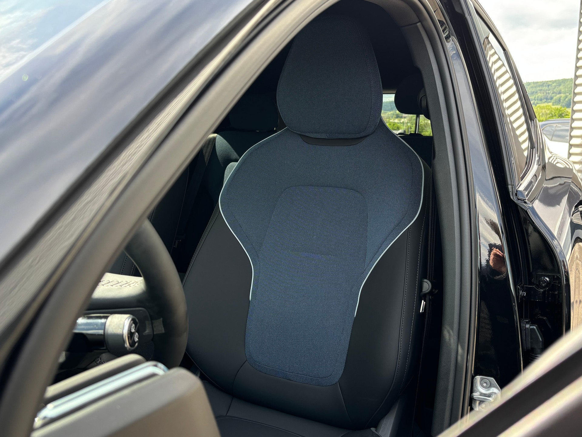 VOLVO EX30 E60 Plus Swiss Black Edition-image-4