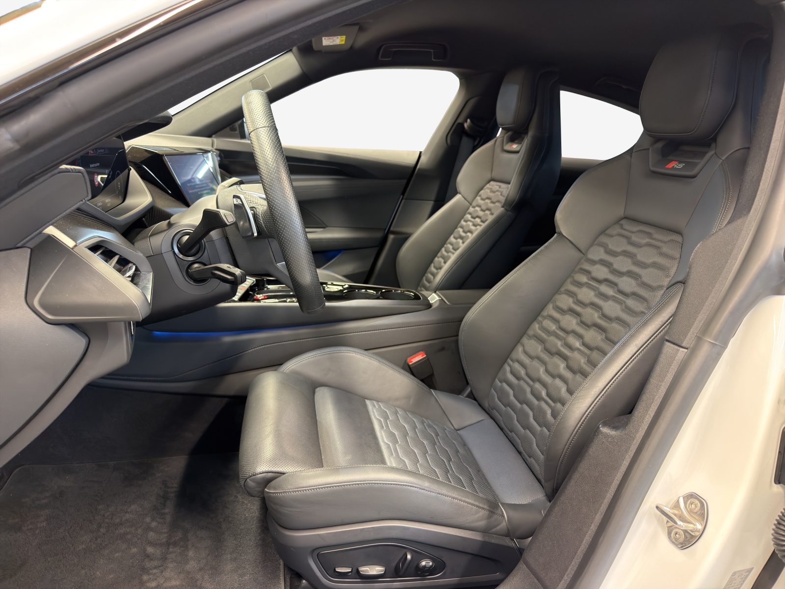 AUDI RS e-tron GT quattro-image-8