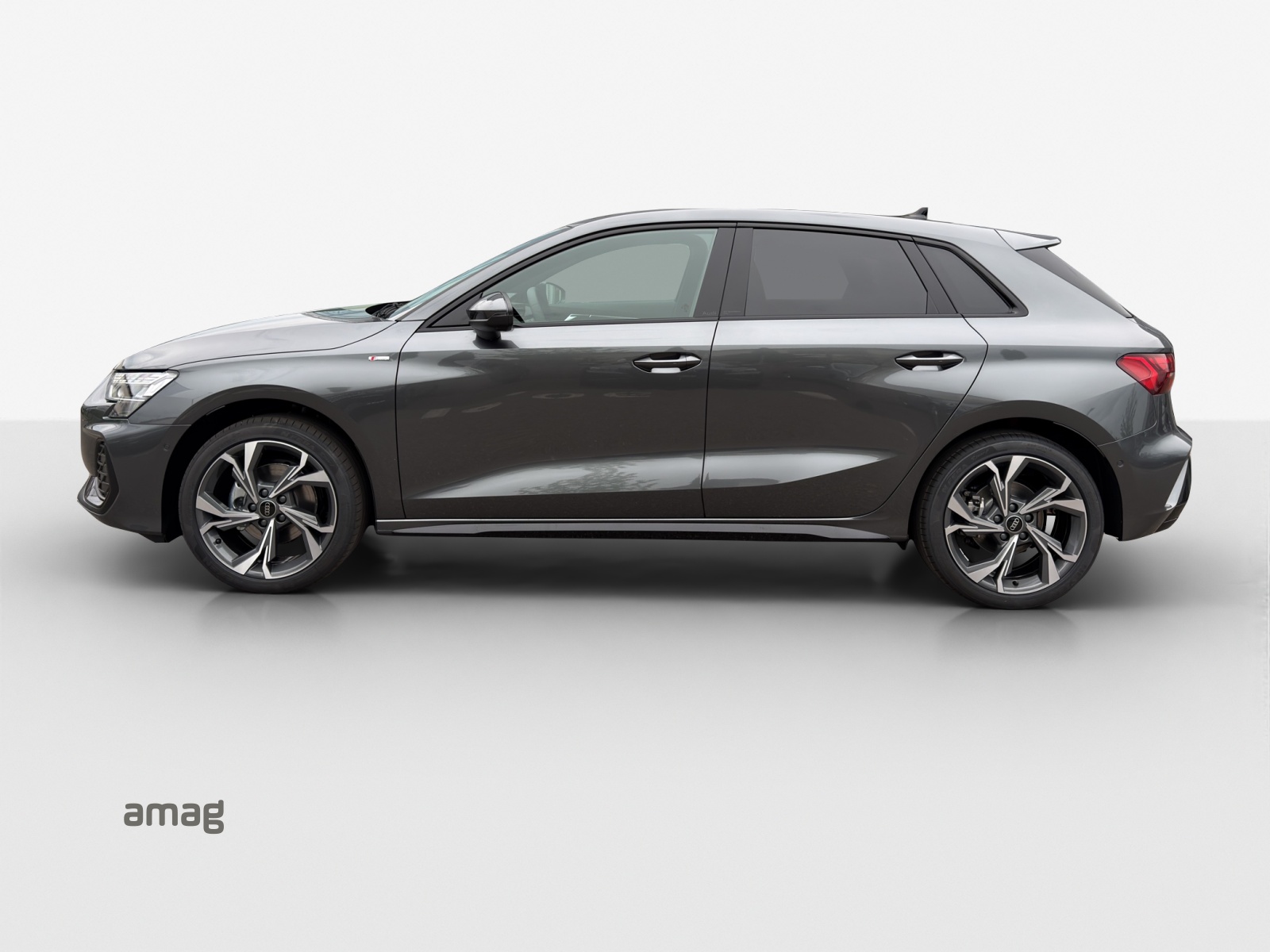 AUDI A3 Sportback TFSI 110kW S line Attraction-image-1