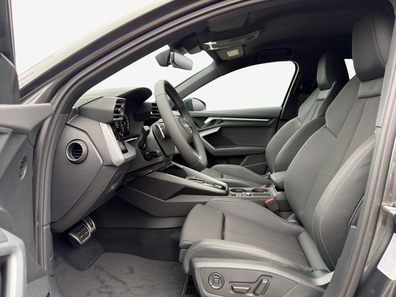 AUDI A3 Sportback TFSI 110kW S line Attraction-image-7