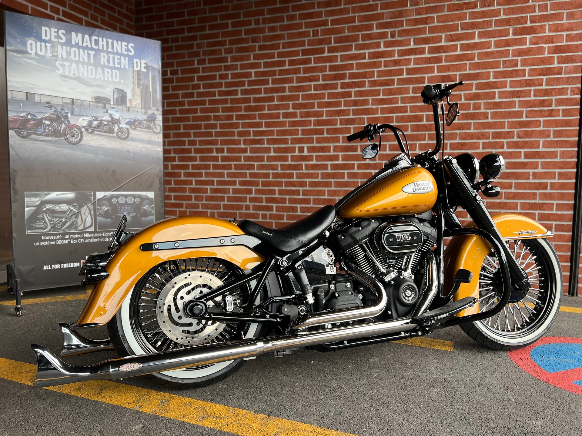 HARLEY-DAVIDSON FLHCS Heritage Classic 114 Black Finish-image-5