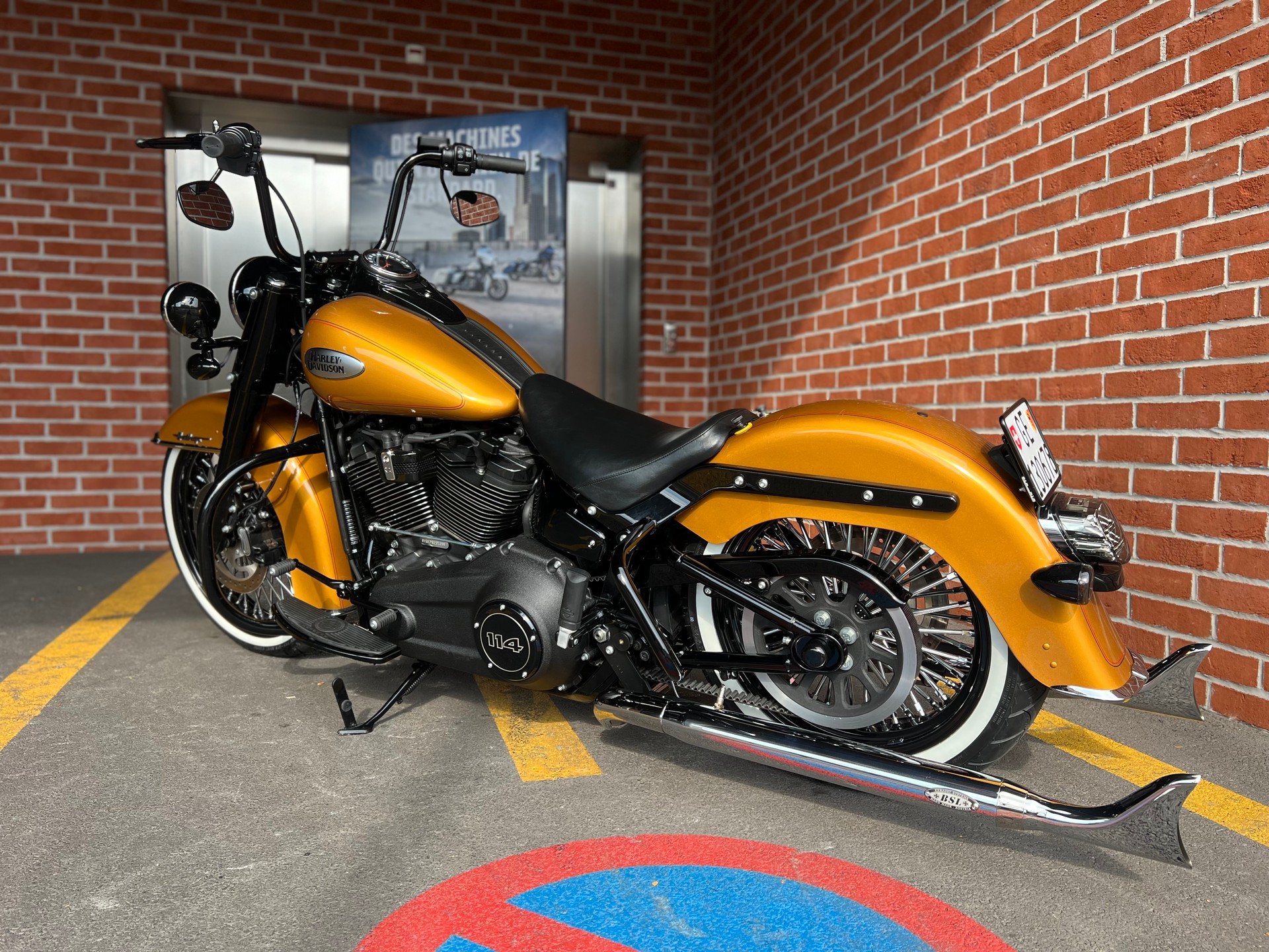 HARLEY-DAVIDSON FLHCS Heritage Classic 114 Black Finish-image-8