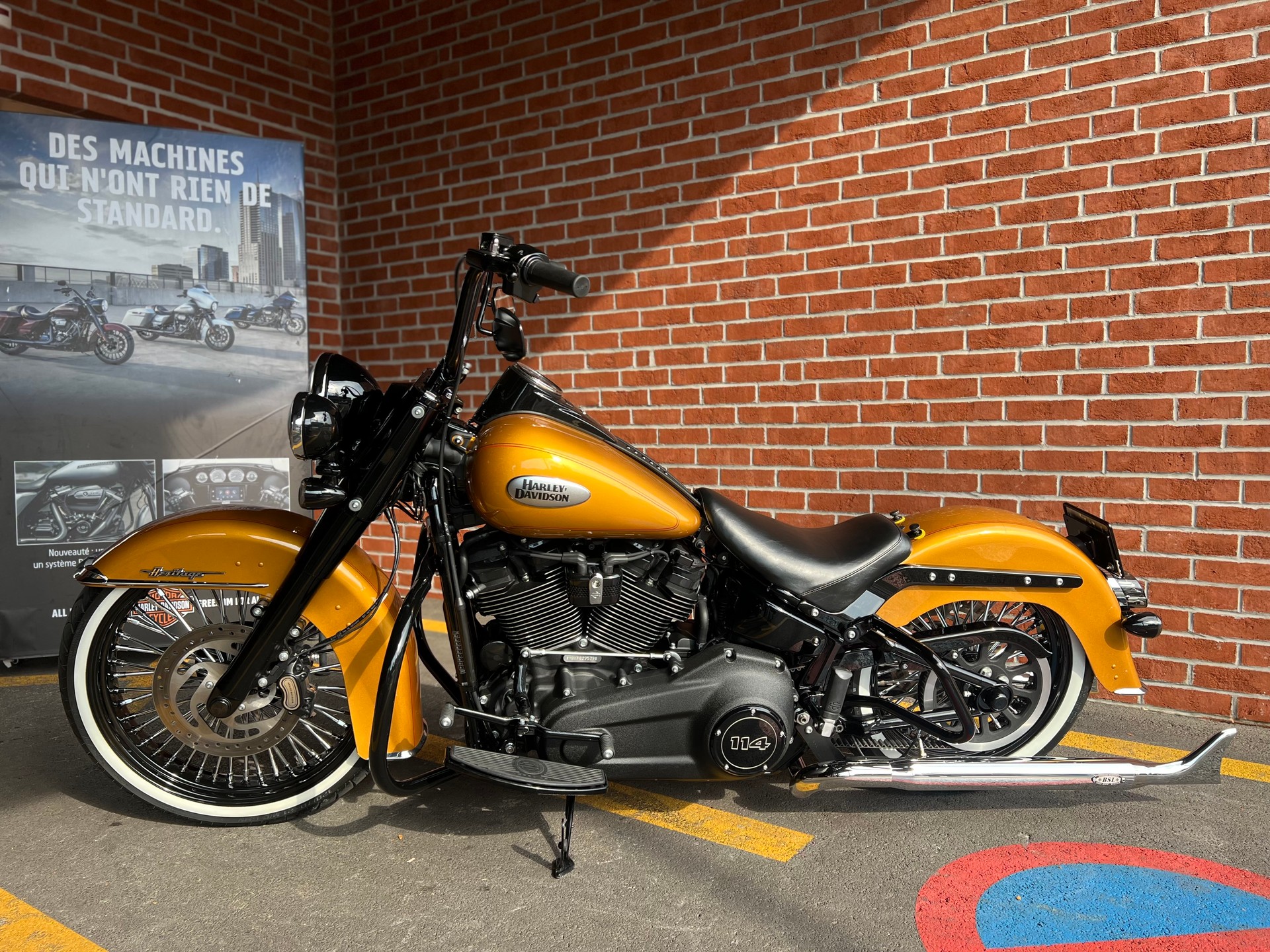 HARLEY-DAVIDSON FLHCS Heritage Classic 114 Black Finish-image-9