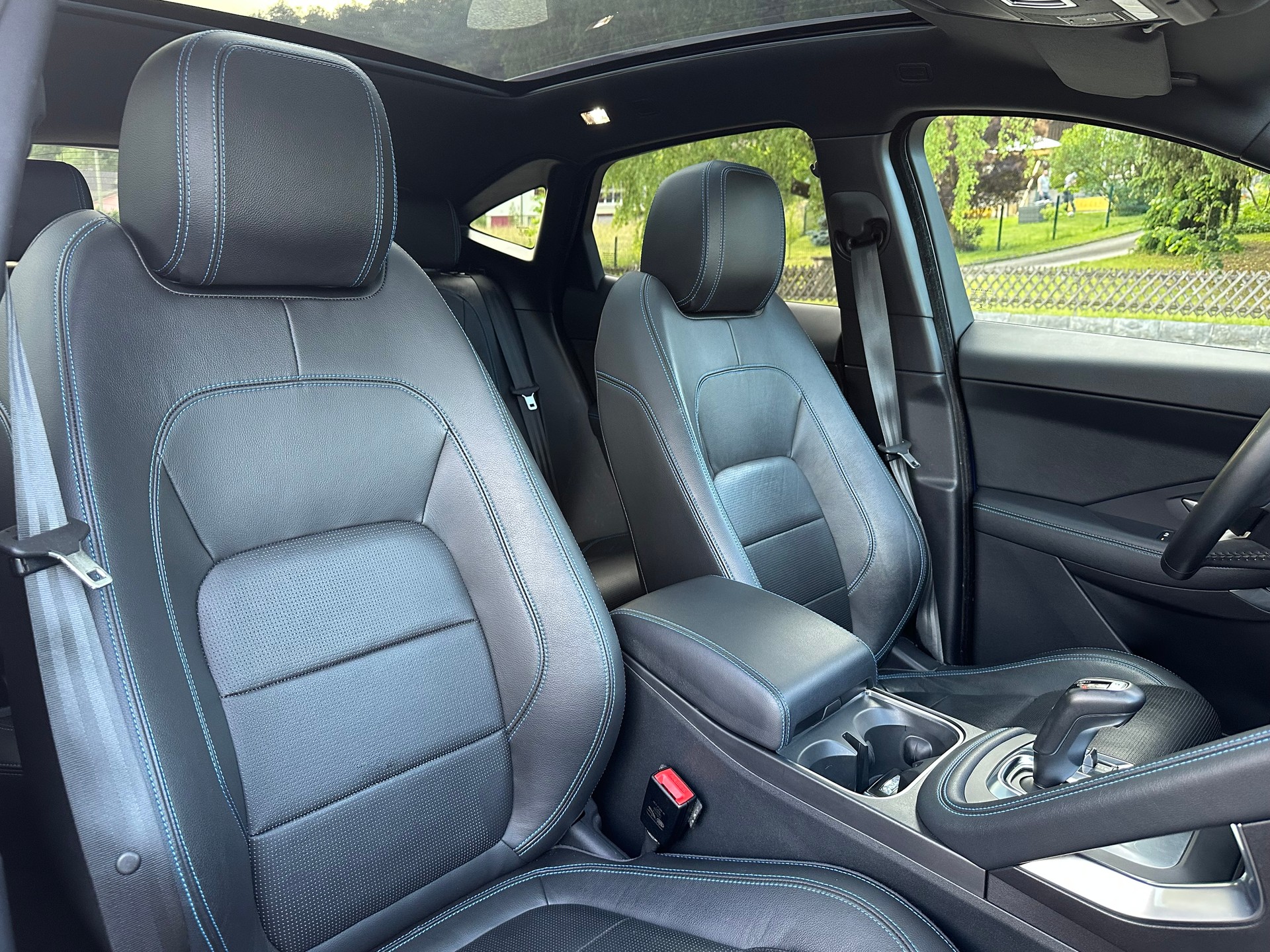 JAGUAR E-Pace 2.0d D180 R-Dynamic SE AWD Automatik-image-15