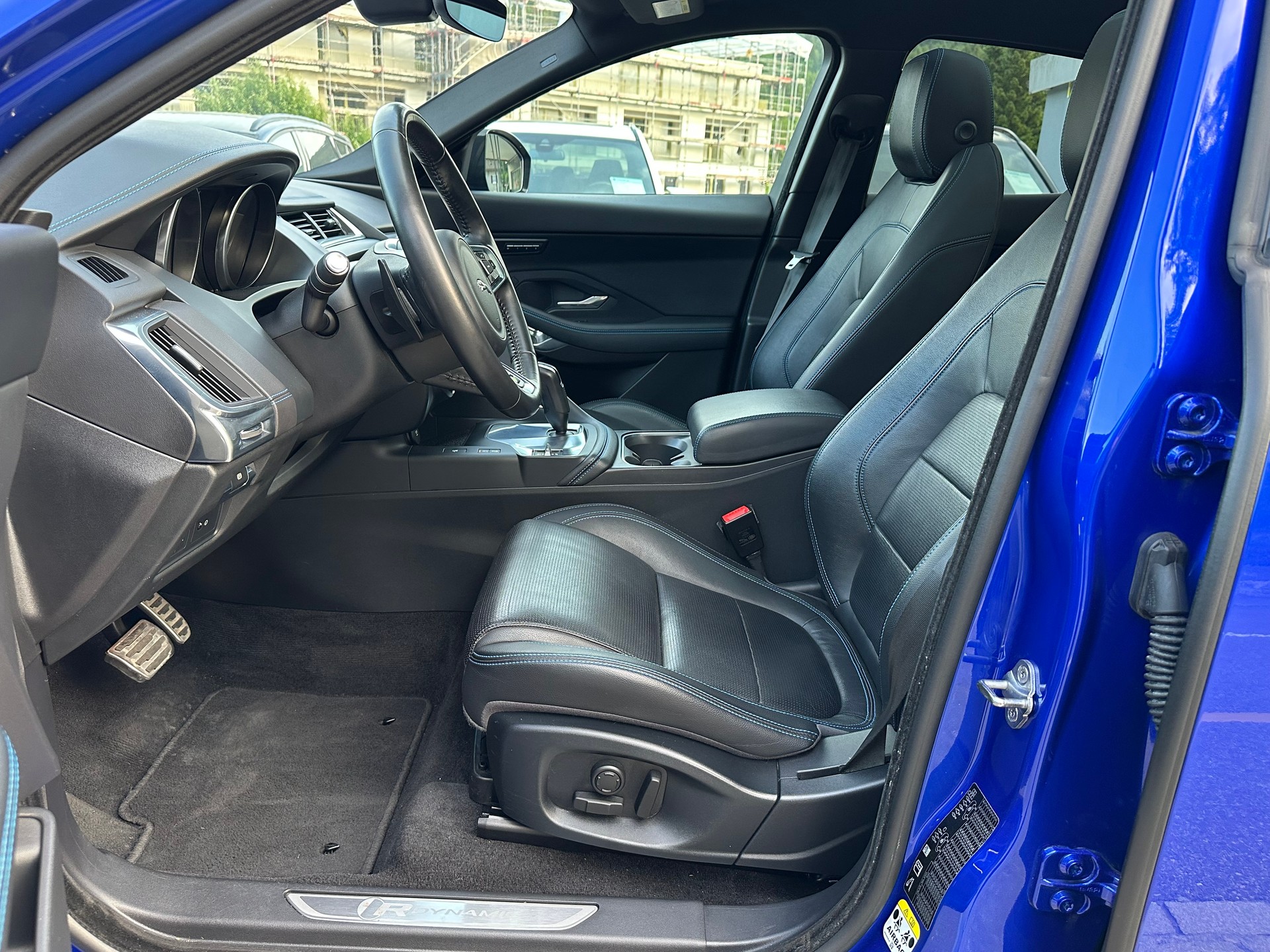 JAGUAR E-Pace 2.0d D180 R-Dynamic SE AWD Automatik-image-9
