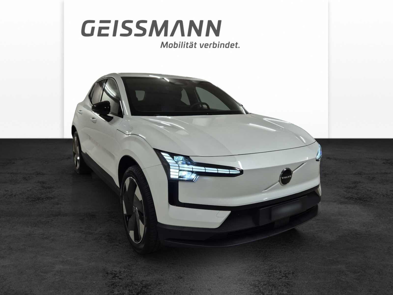 VOLVO EX30 E60 Plus-showroom-element-1