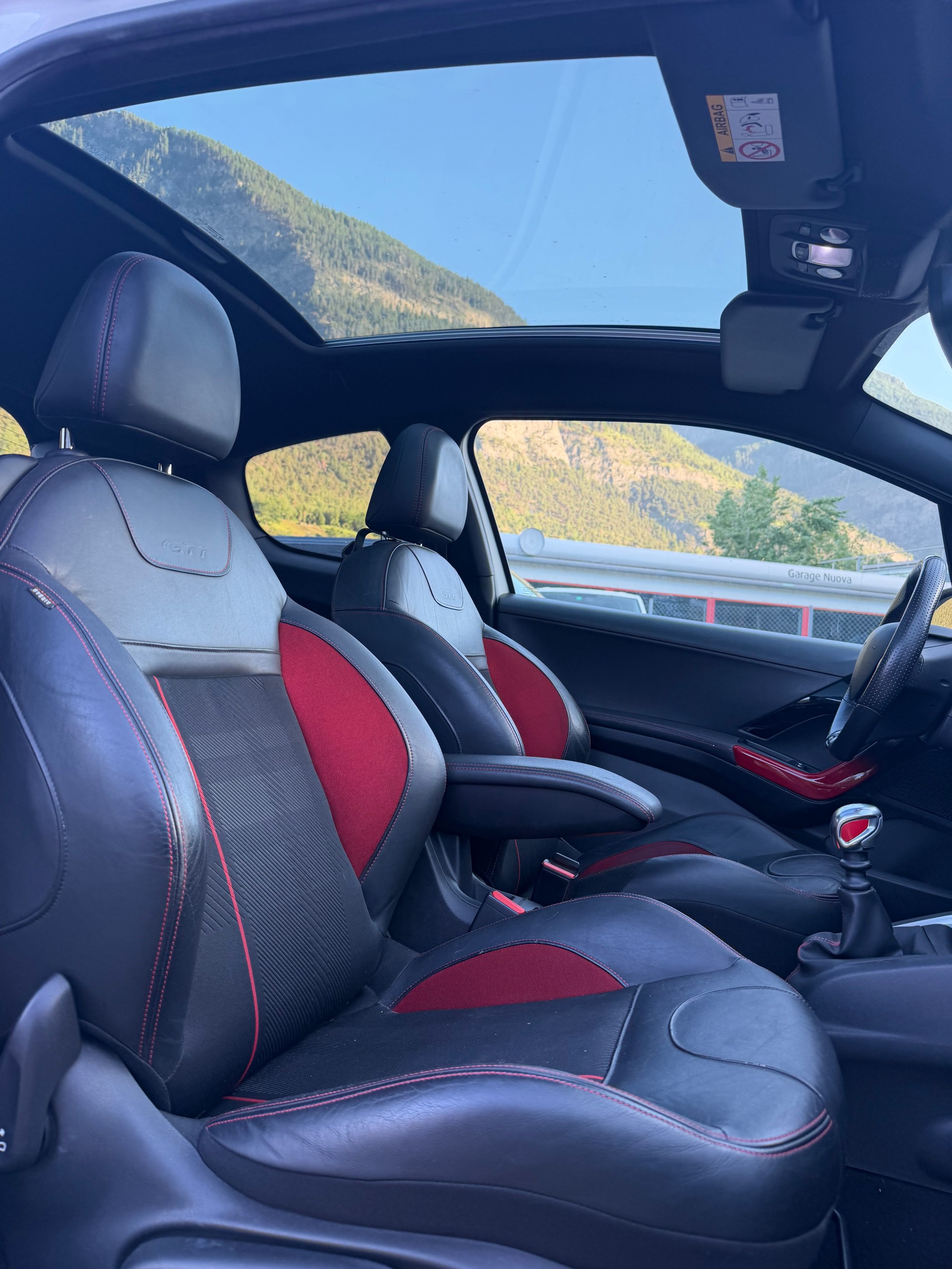 PEUGEOT 208 1.6 Turbo GTi-image-9