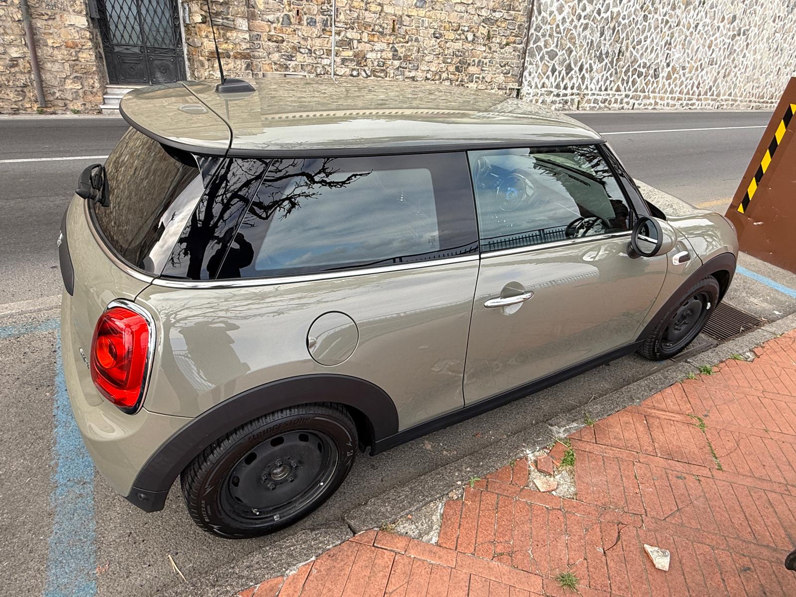 MINI Cooper ONE DHW40000-image-1