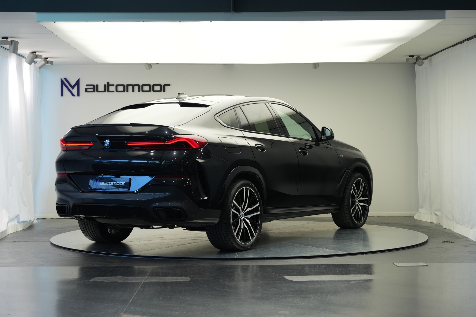 BMW X6 xDrive 48V 40d Steptronic M Sport *CH-Fahrzeug*-image-4