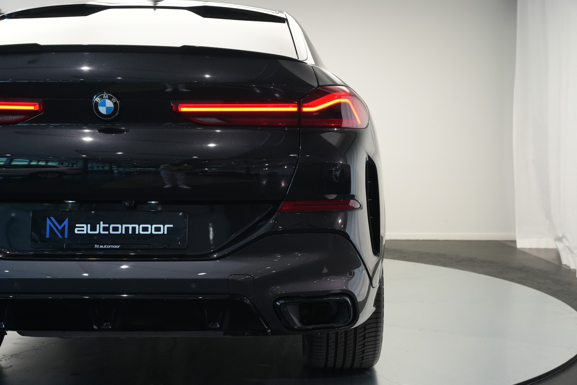 BMW X6 xDrive 48V 40d Steptronic M Sport *CH-Fahrzeug*-image-9