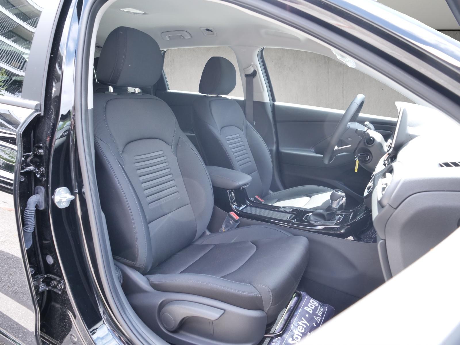 HYUNDAI i30 Wagon 1.5 T-GDi Amplia-image-14