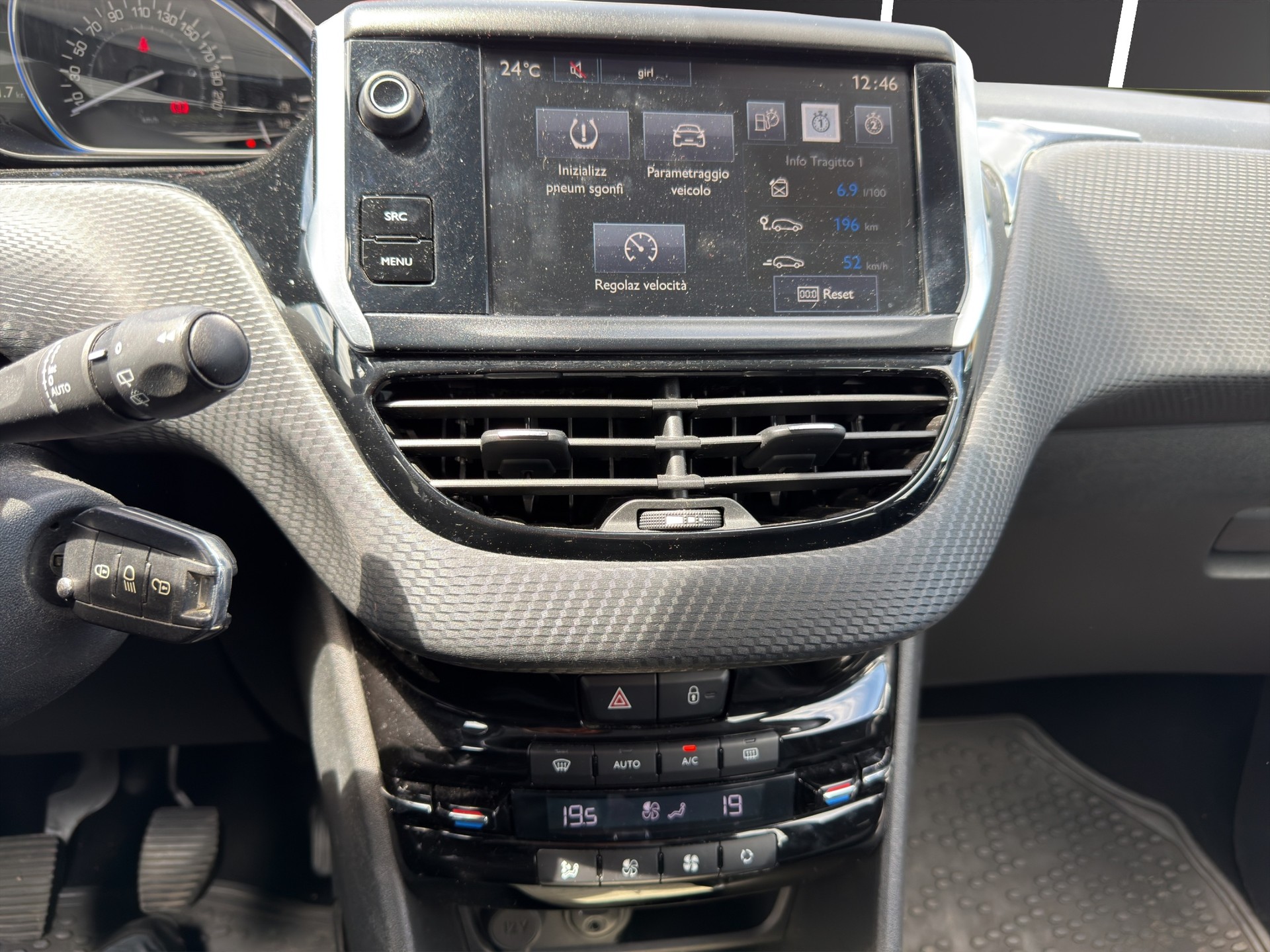 PEUGEOT 2008 1.2 PureTech Active-image-11