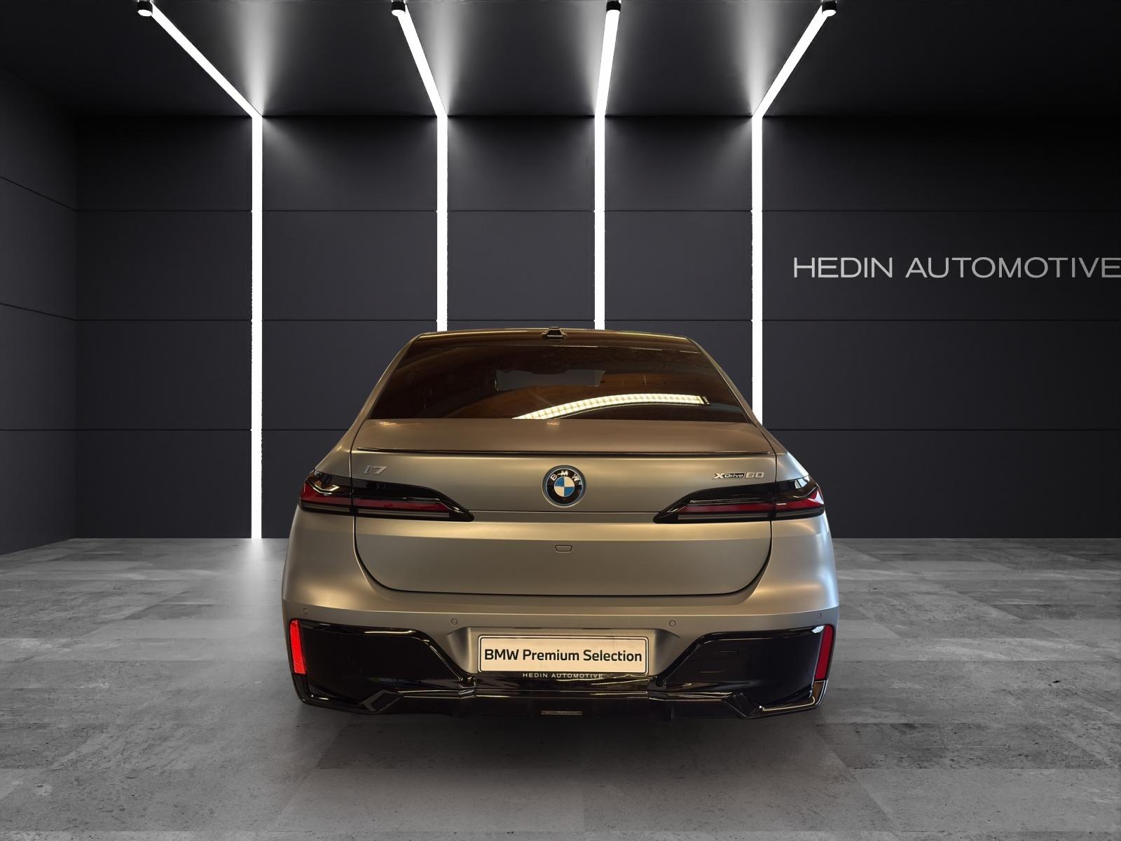 BMW i7 xDrive60-showroom-element-3