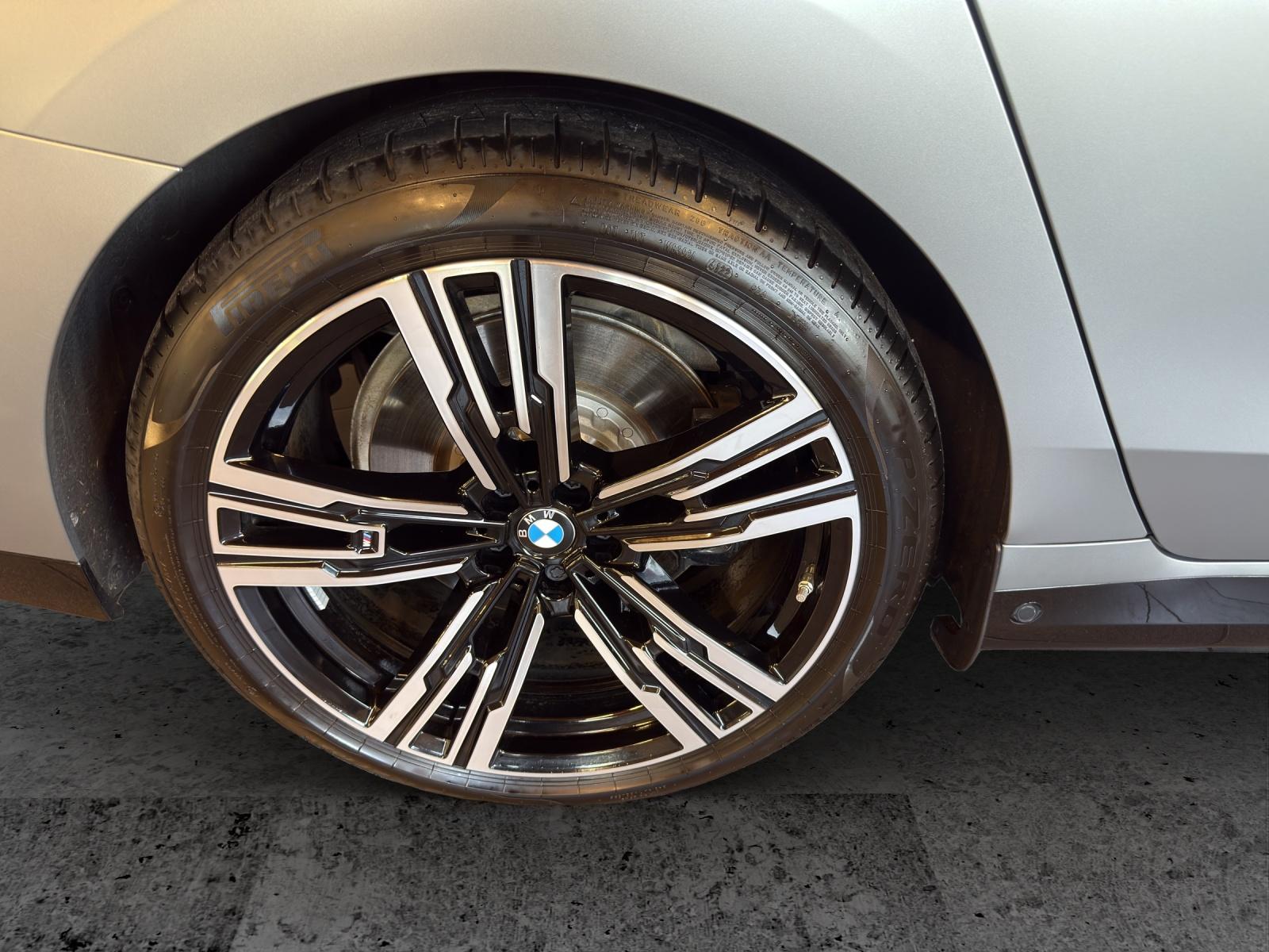 BMW i7 xDrive60-image-9