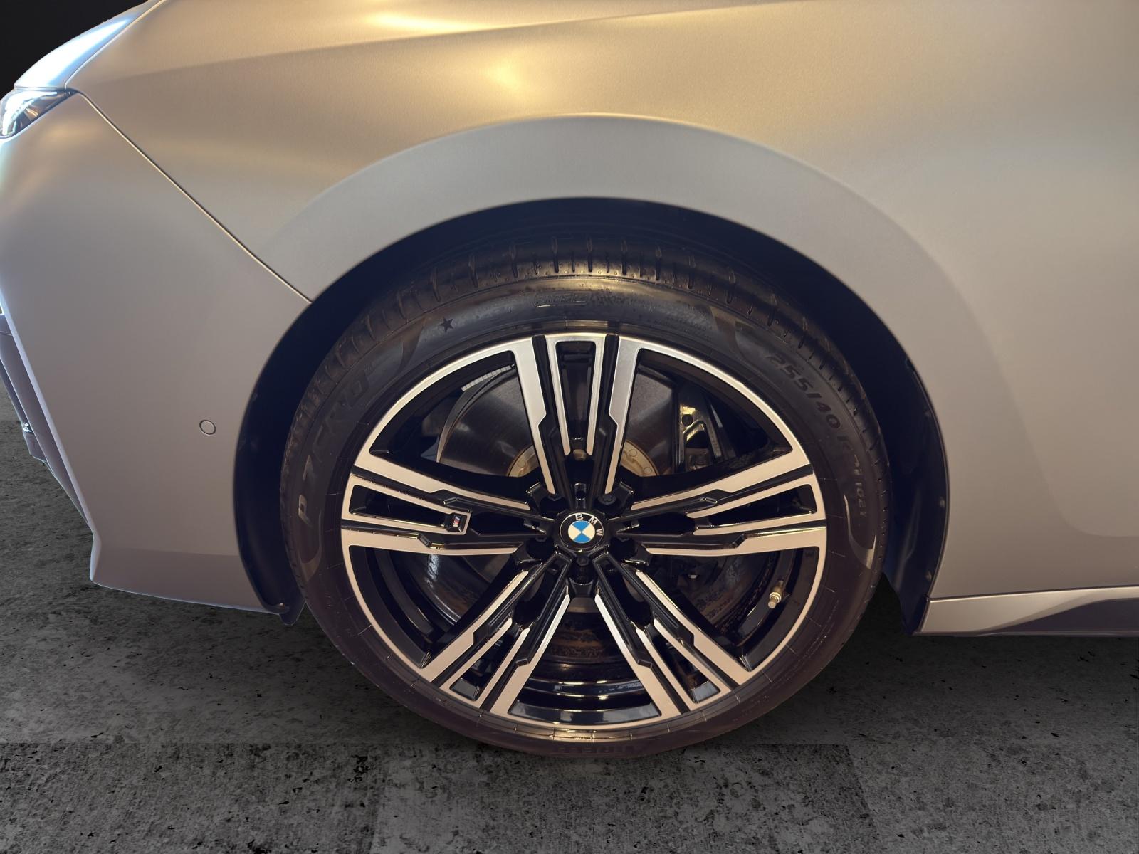 BMW i7 xDrive60-image-8