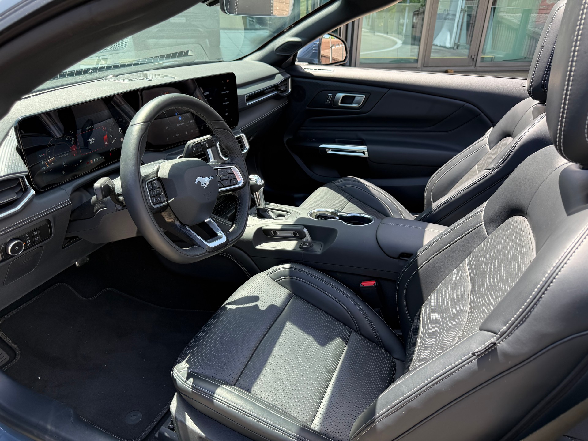 FORD Mustang Convertible 5.0 V8 GT Automat-image-12