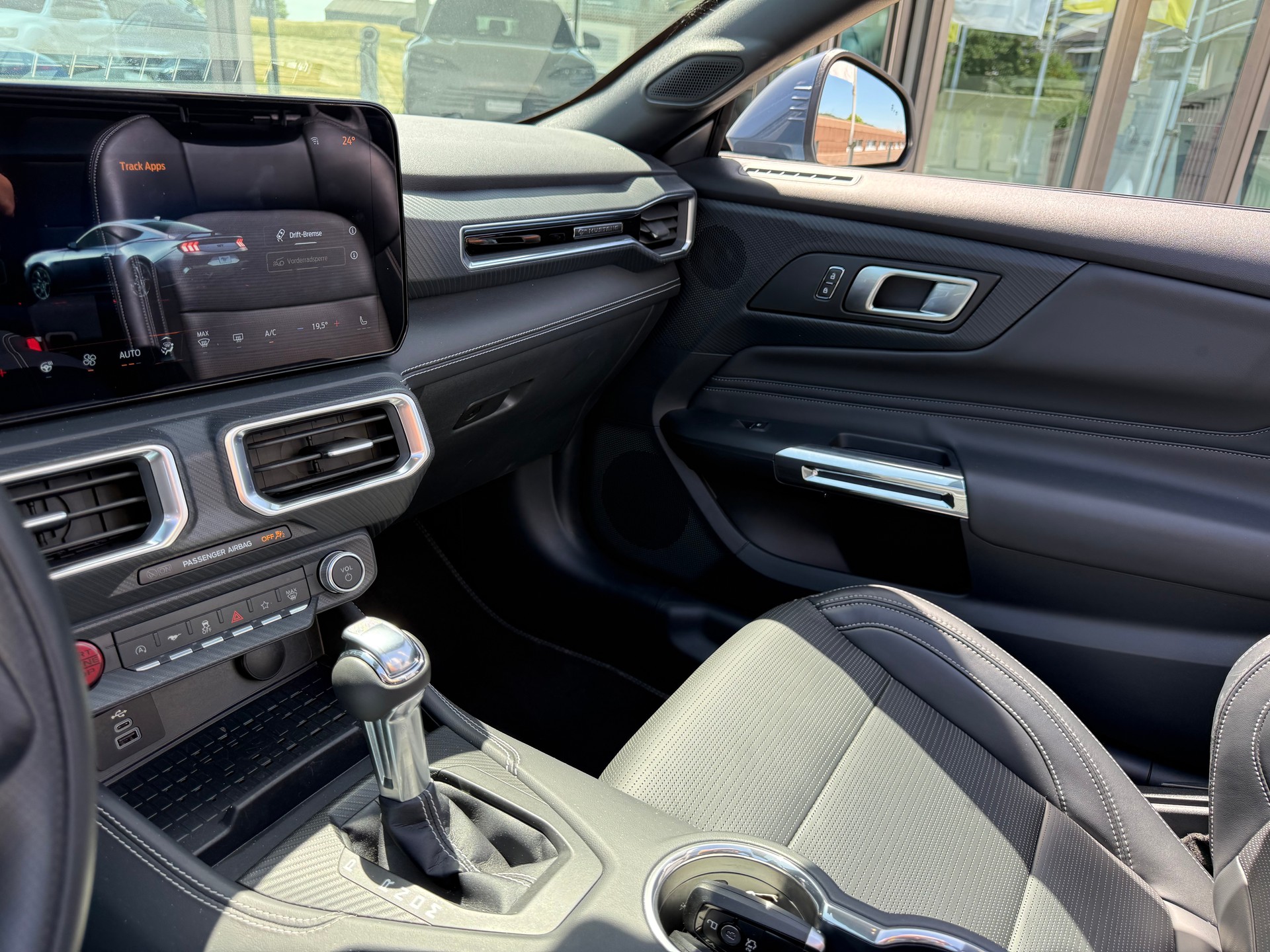 FORD Mustang Convertible 5.0 V8 GT Automat-image-18