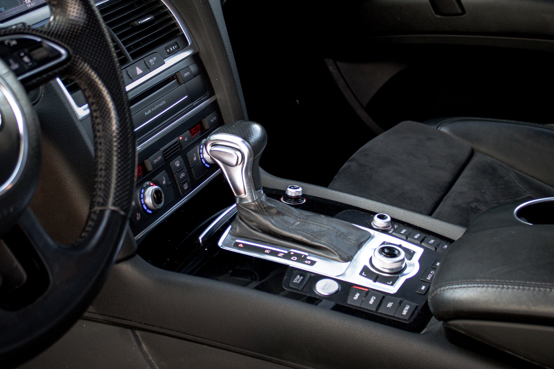 AUDI Q7 3.0 TDI S Line 7 Sitze quattro tiptronic-image-10