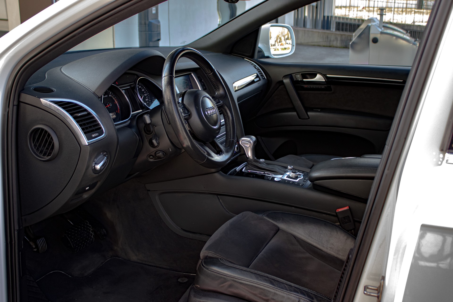AUDI Q7 3.0 TDI S Line 7 Sitze quattro tiptronic-image-9