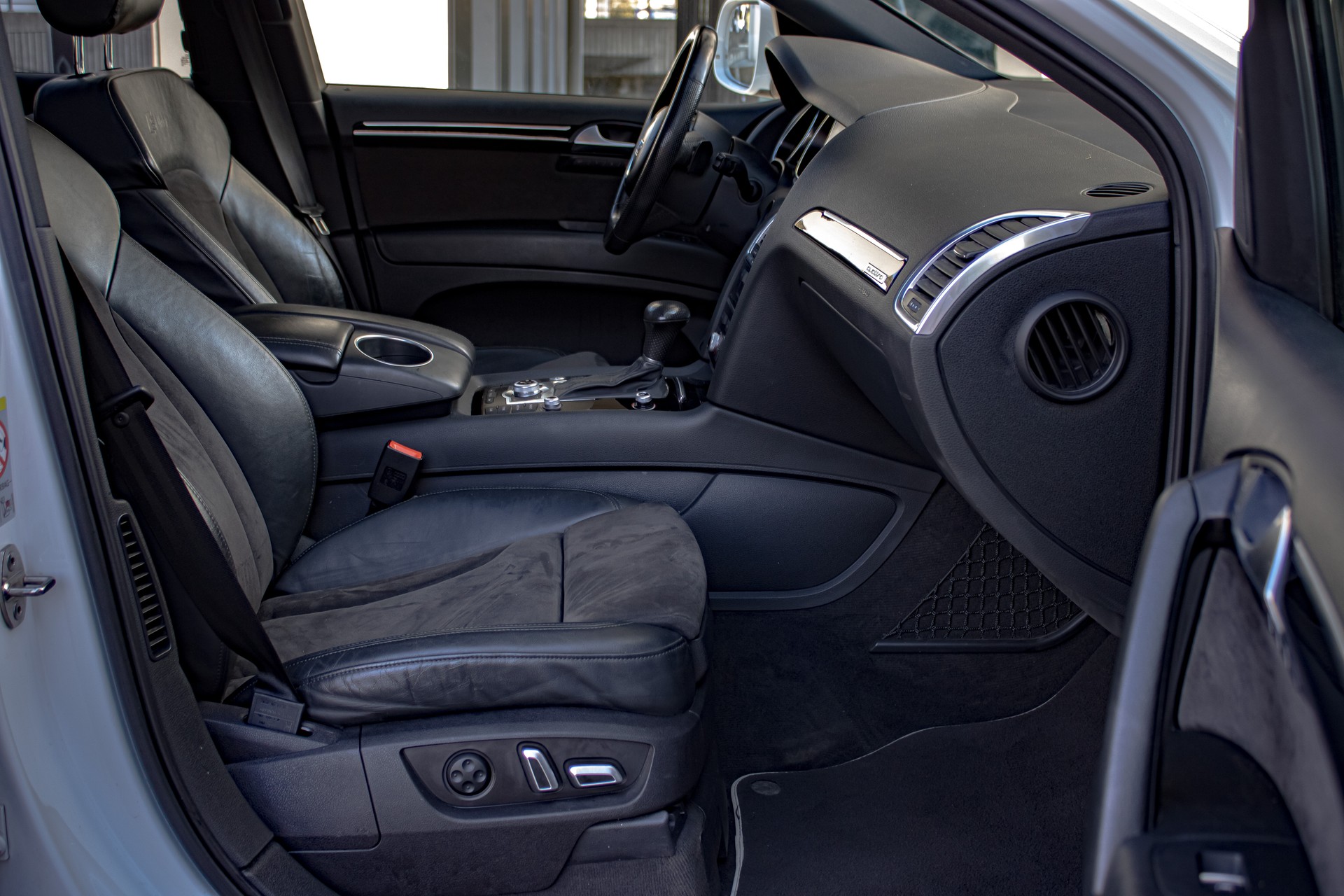 AUDI Q7 3.0 TDI S Line 7 Sitze quattro tiptronic-image-13