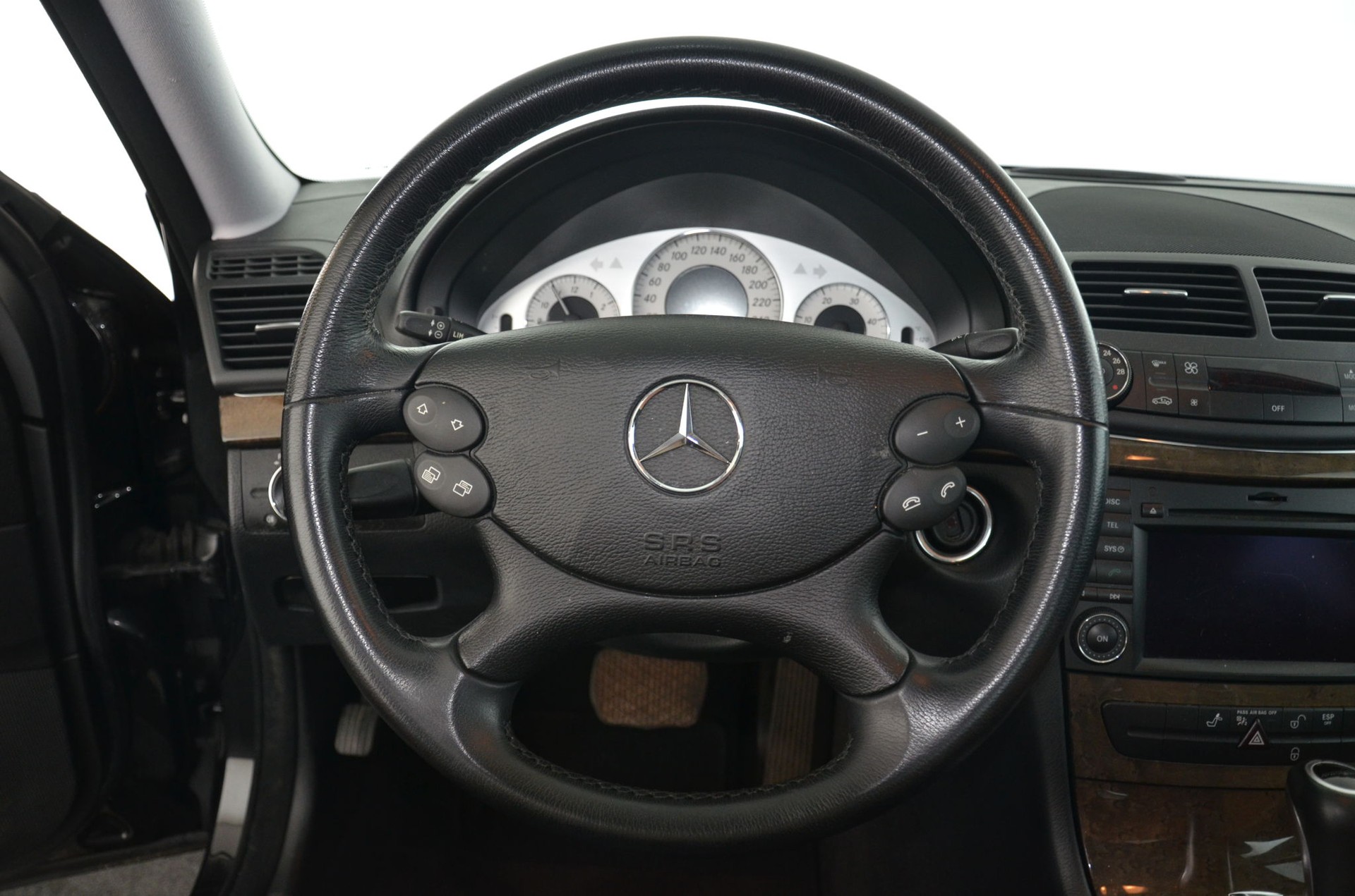 MERCEDES-BENZ E 220 CDI Avantgarde-image-12