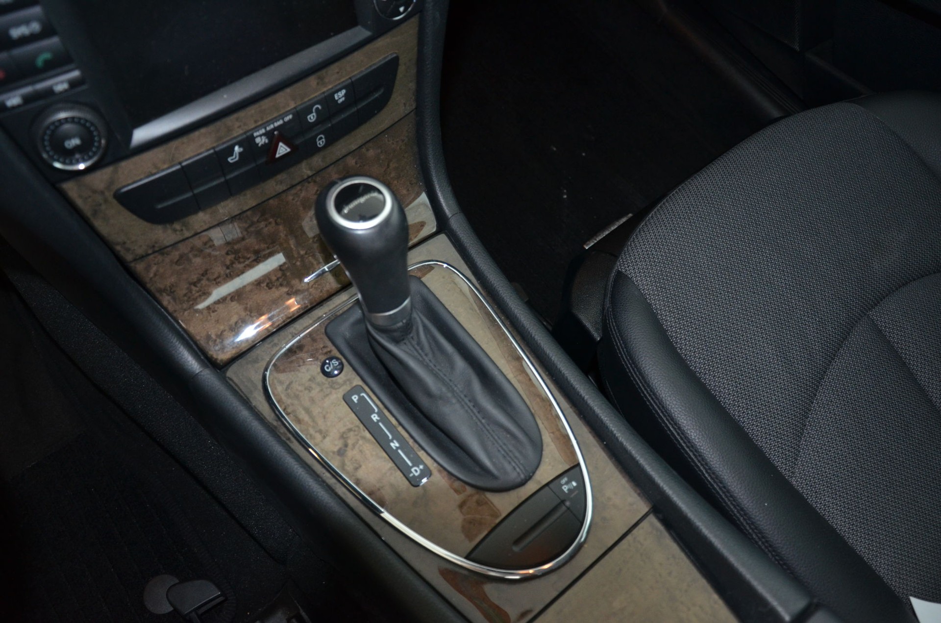 MERCEDES-BENZ E 220 CDI Avantgarde-image-15